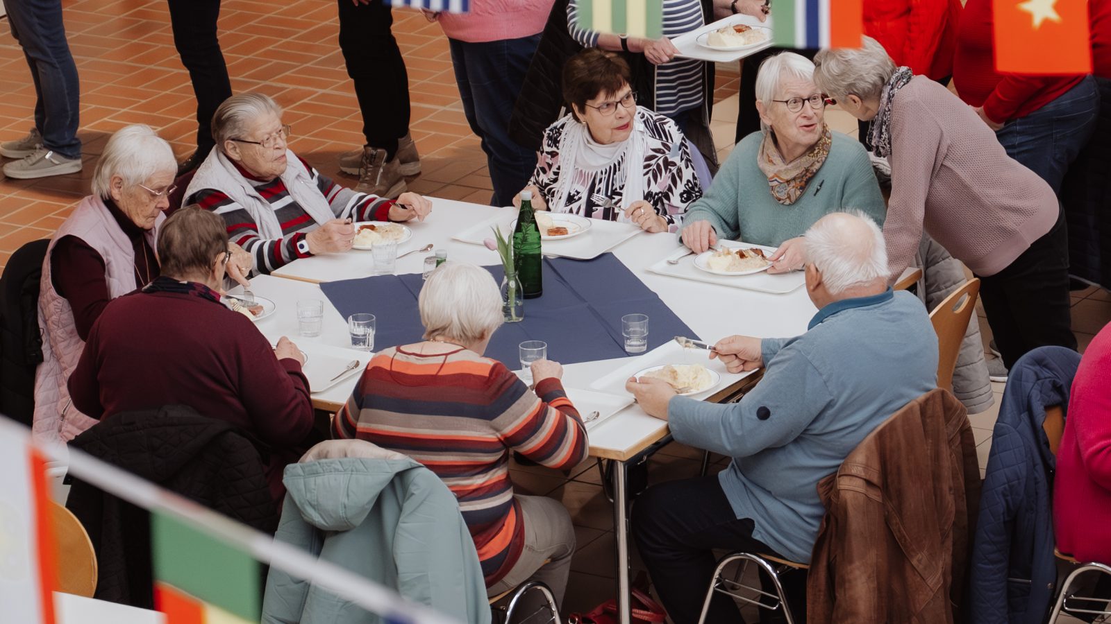 Mittagessen_in_Gemeinschaft