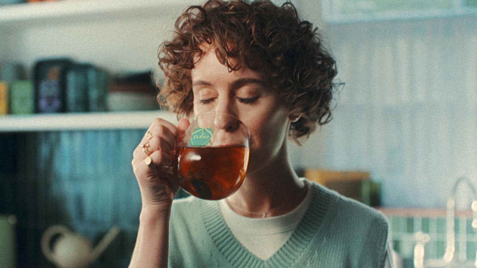 Kleine Routinen, große Wirkung: Pukka zeigt, wie einfach Selfcare sein kann / Weiterer Text über ots und www.presseportal.de/nr/142929 / Die Verwendung dieses Bildes für redaktionelle Zwecke ist unter Beachtung aller mitgeteilten Nutzungsbedingungen zulässig und dann auch honorarfrei. Veröffentlichung ausschließlich mit Bildrechte-Hinweis.