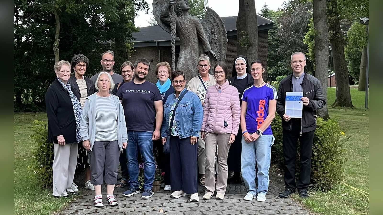 Mitglieder der neuen ehrenamtlichen Radio-Horeb-Gruppe für das Emsland in Heede