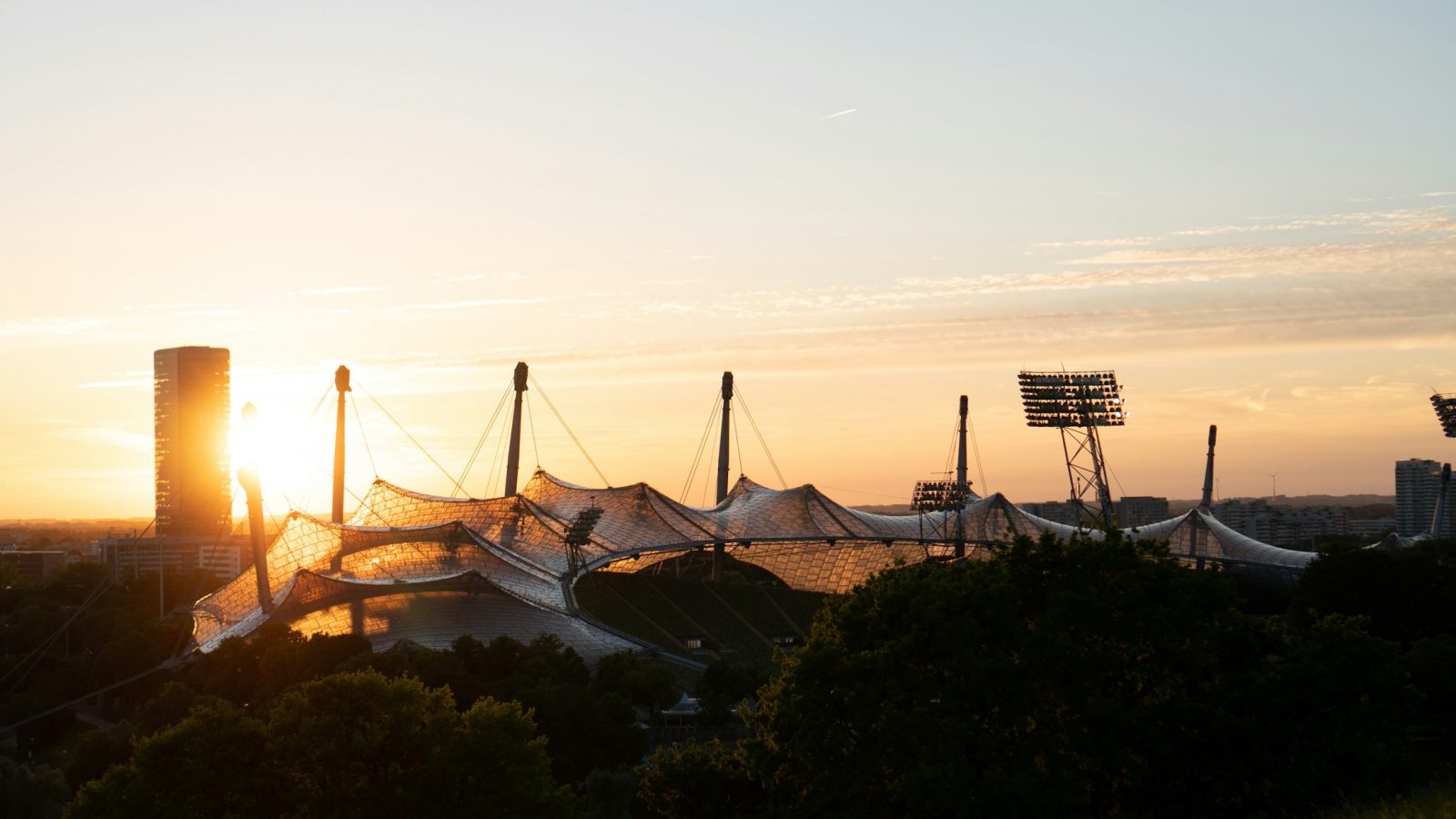 Das Zeltdach des Olympiastadions im Münchner Olympiapark