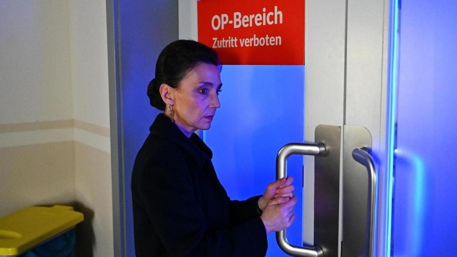 Simone (Tatjana Clasing) macht sich Sorgen. 

+++ Die Verwendung des sendungsbezogenen Materials ist nur mit dem Hinweis und Verlinkung auf RTL+ gestattet. +++