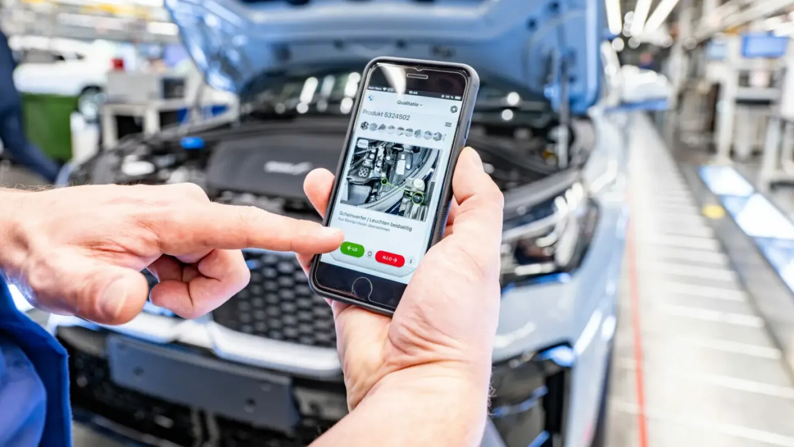 BMW Group Werk Regensburg: Qualitätsbooster Künstliche Intelligenz, Pilotprojekt „GenAI4Q“ (KI-System für maßgeschneiderte Qualitätschecks in der Fahrzeugmontage) (04/2025)