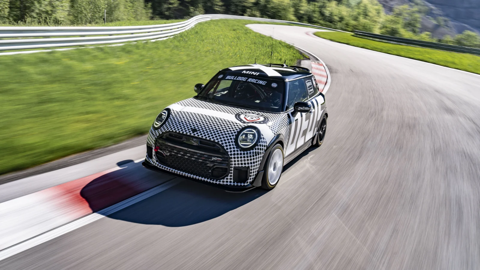 MINI John Cooper Works und Bulldog Racing bereit für 24-Stunden-Rennen