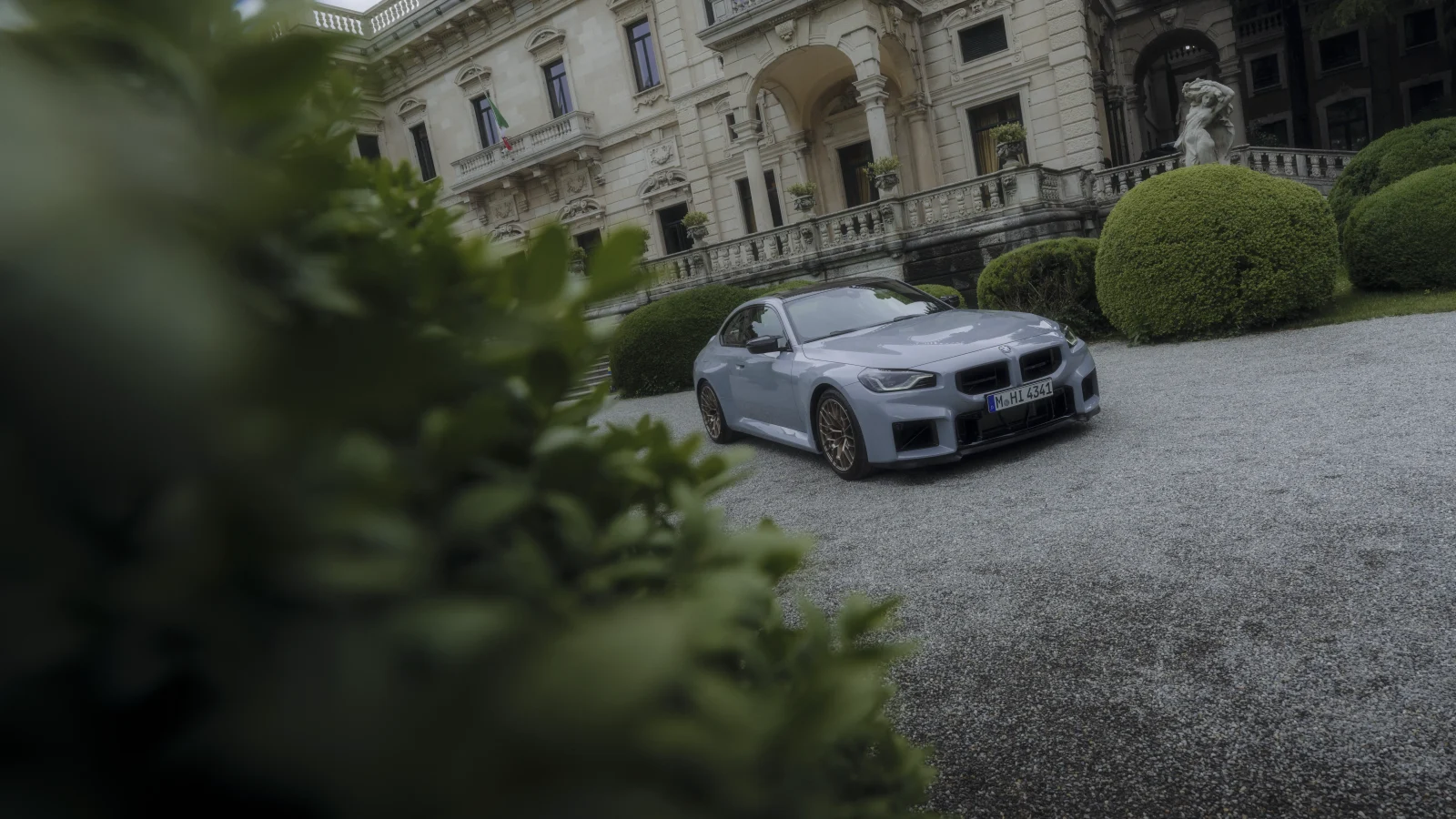 P90600962_highRes_the-new-bmw-m2-cs