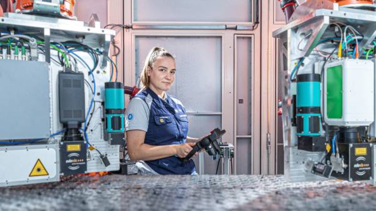 P90609014-production-of-gen6-high-voltage-batteries-at-bmw-group-07-2025-600px