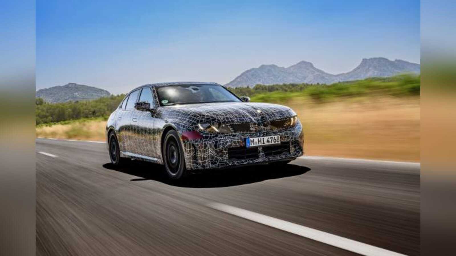 Getarnter Prototyp des neuen BMW 3er bei Testfahrten im Erprobungszentrum Miramas
