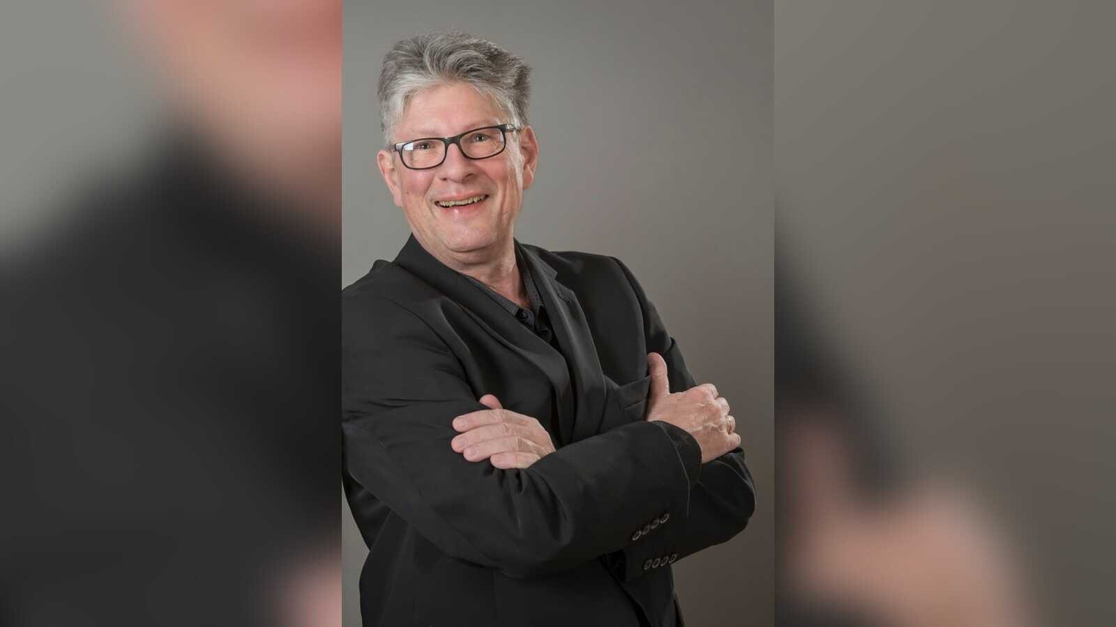 Peter Alexander Herwig, Sänger und Gesangspädagoge, leitet den Stimmbildungsworkshop der VHS Meppen
