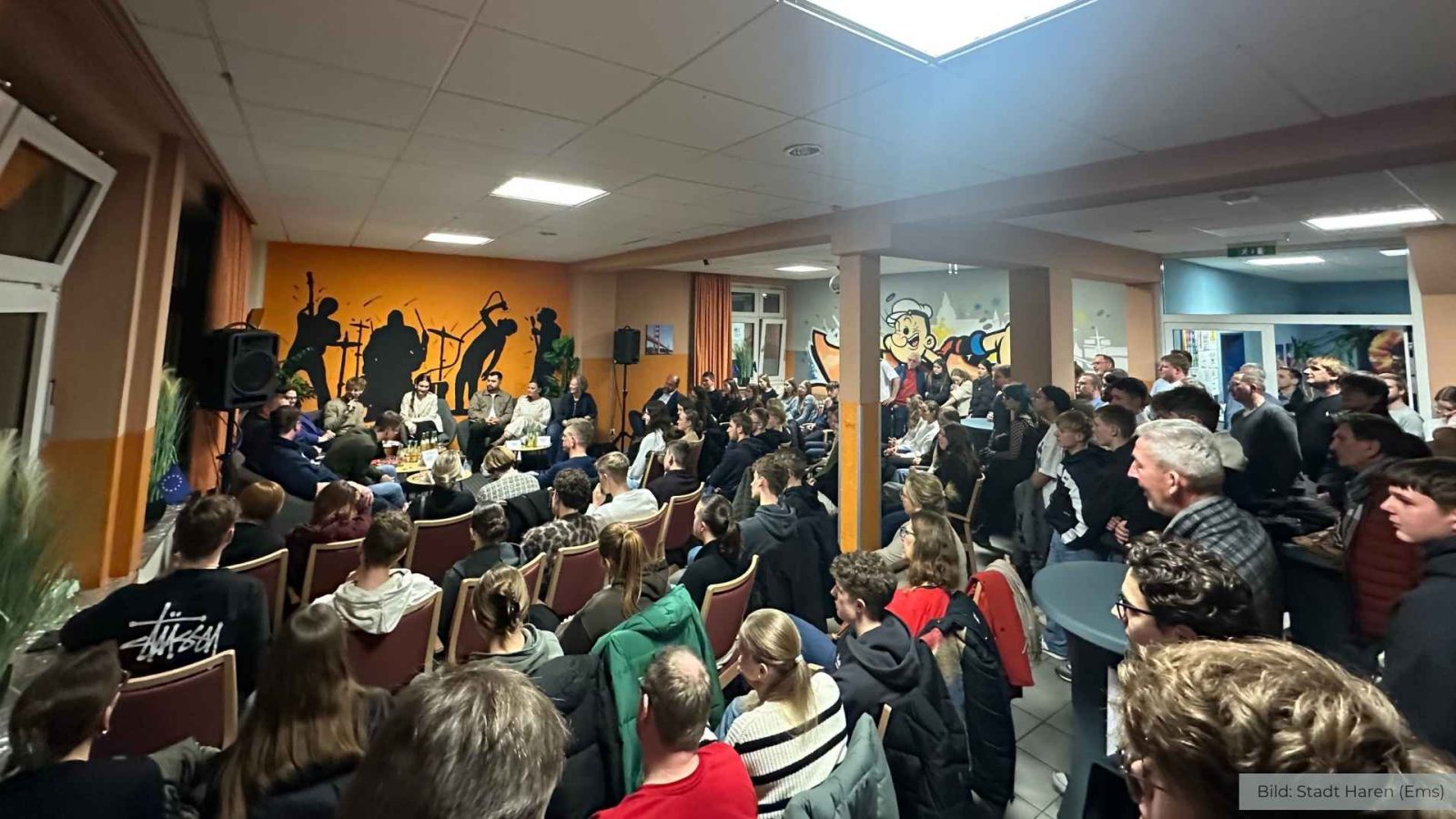 Das Interesse an der Podiumsdiskussion in Haren war groß – fast 90 Gäste füllten das Jugendzentrum.