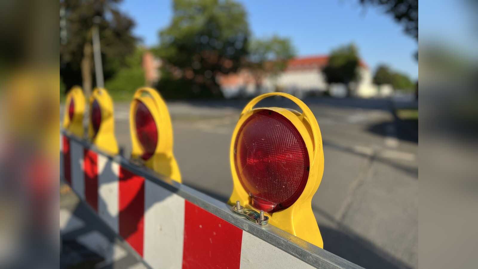 Verkehrsschild und Absperrung an einer Straßenbaustelle in Coesfeld