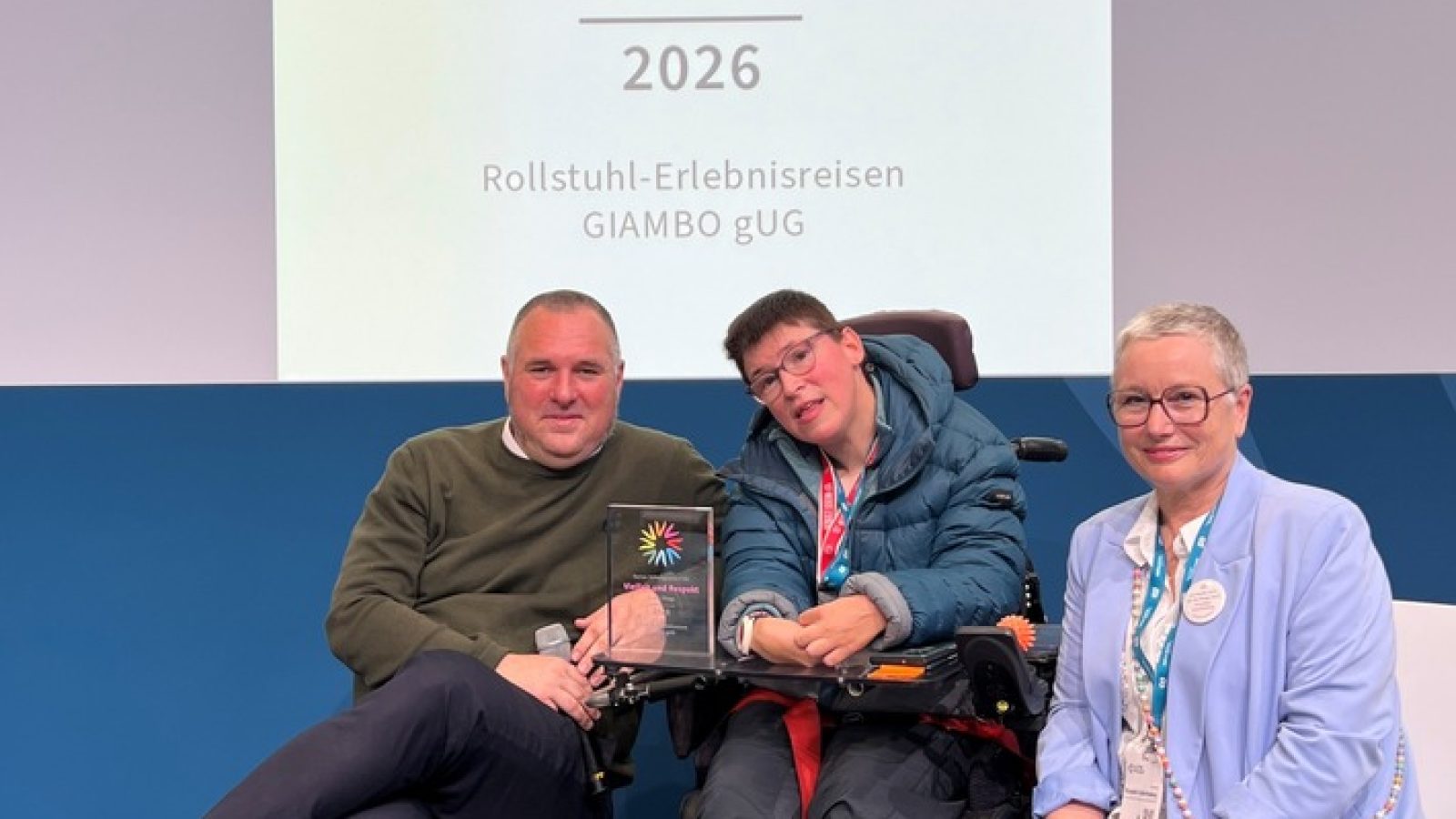 (v.l.) Heiko Reh, Geschäftsführer von Rollstuhl-Erlebnisreisen GIAMBO gUG, mit Reiseteilnehmerin Svenja Goluch und Elisabeth Scharfenberg, Vorständin der Korian Stiftung / Weiterer Text über ots und www.presseportal.de/nr/156472 / Die Verwendung dieses Bildes für redaktionelle Zwecke ist unter Beachtung aller mitgeteilten Nutzungsbedingungen zulässig und dann auch honorarfrei. Veröffentlichung ausschließlich mit Bildrechte-Hinweis.