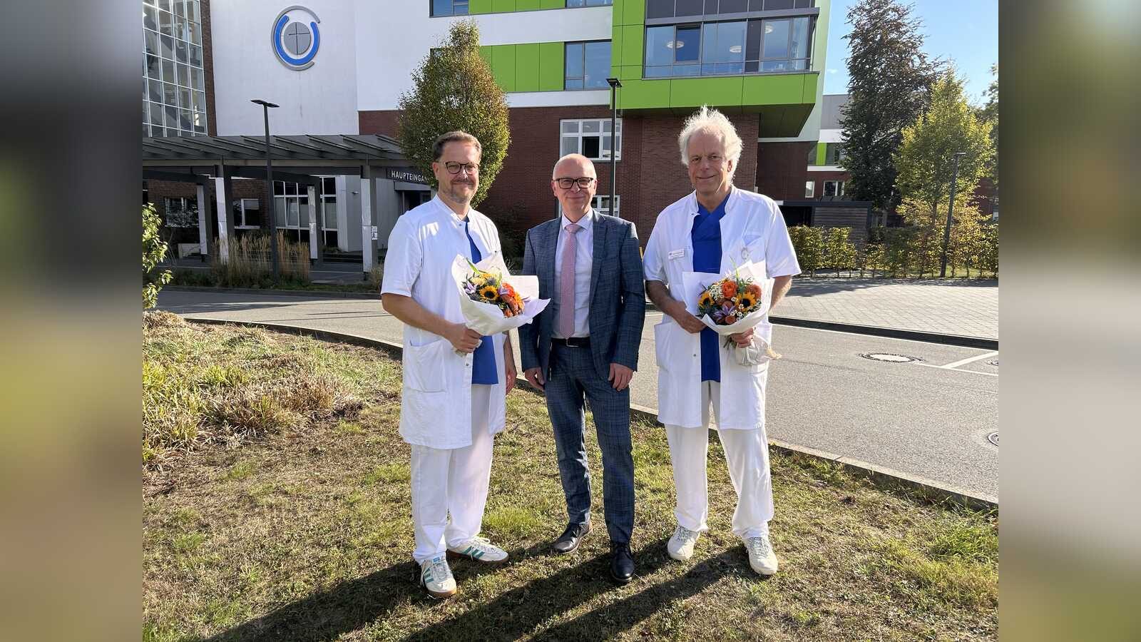 Nils Brümleve und Dr. Berthold Ibershoff, die neuen Chefärzte der Klinik für Geriatrie und Neurogeriatrie der EUREGIO-KLINIK in Nordhorn
