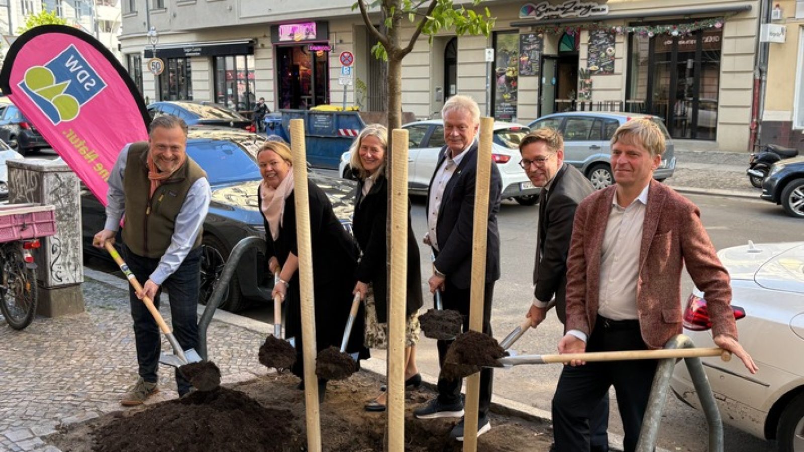 V.l.n.r.: Alexander Zeihe, Landesvorsitzender SDW Berlin, Ursula Heinen-Esser, SDW-Präsidentin, Kerstin Radomski MdB, SDW-Vizepräsidentin, Alois Rainer MdB, Bundeslandwirtschaftsminister, Andreas Kraus, Staatssekretär Berlin, Rüdiger Kruse, Landesvorsitzender SDW-Hamburg. / Weiterer Text über ots und www.presseportal.de/nr/17688 / Die Verwendung dieses Bildes für redaktionelle Zwecke ist unter Beachtung aller mitgeteilten Nutzungsbedingungen zulässig und dann auch honorarfrei. Veröffentlichung ausschließlich mit Bildrechte-Hinweis.