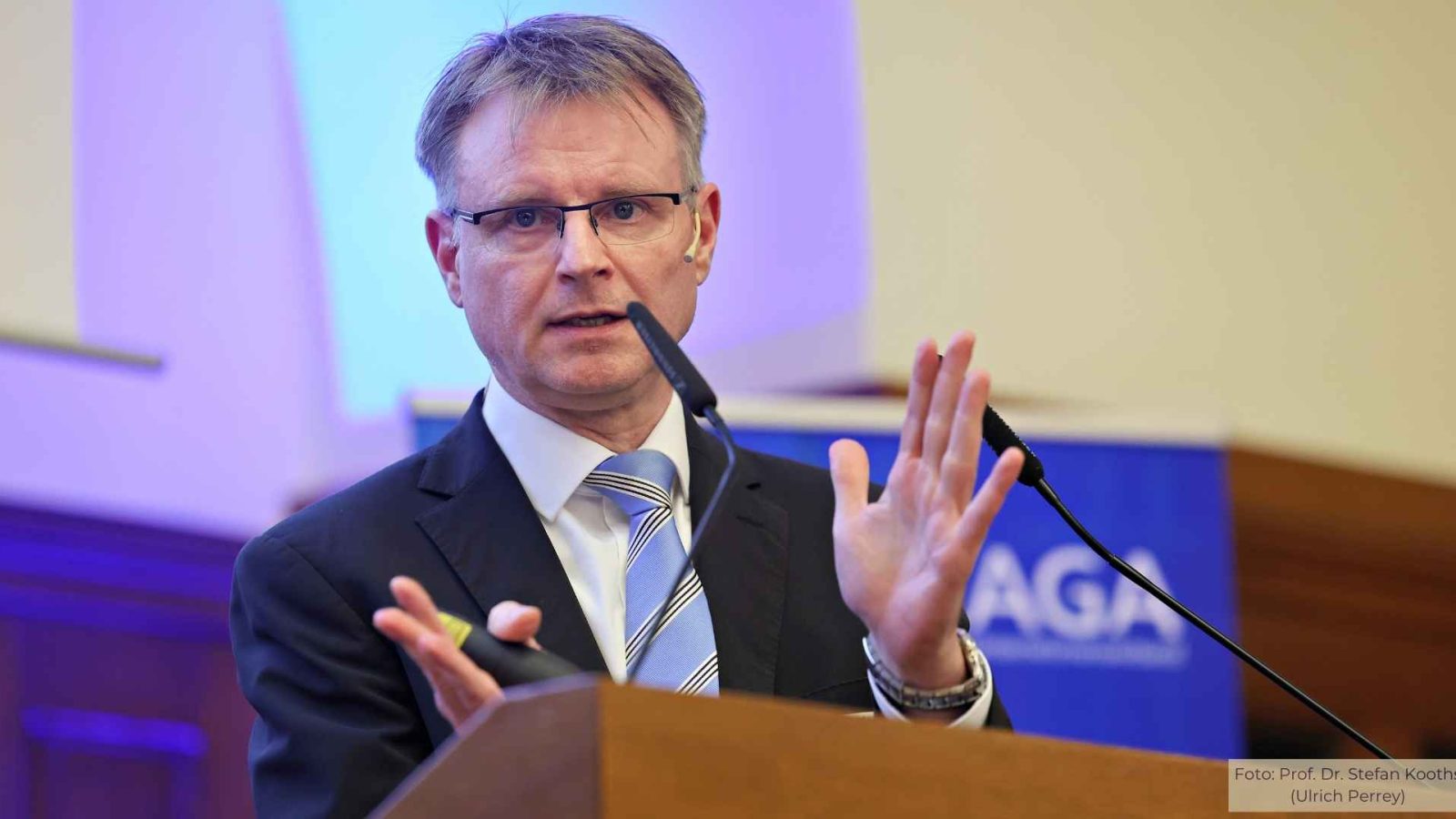Prof. Dr. Stefan Kooths