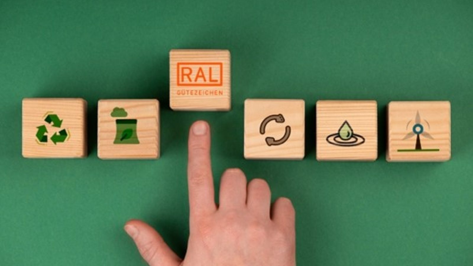 RAL Gütezeichen sind~gen freepik.com