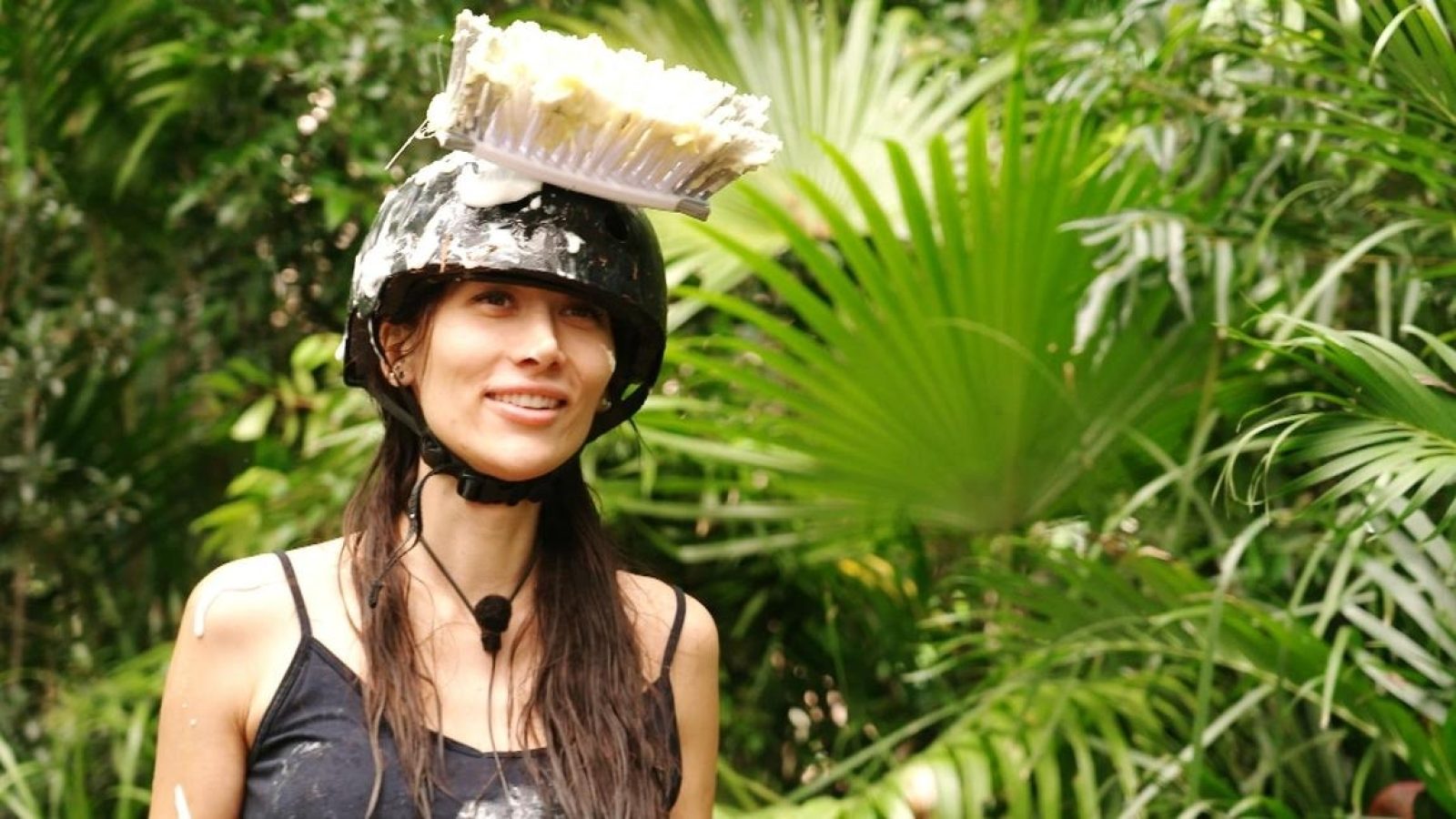 Samira Yavuz in der Schatzsuche "Bürstenkopf".

+++ Die Verwendung des sendungsbezogenen Materials ist nur mit dem Hinweis und Verlinkung auf RTL+ gestattet. +++