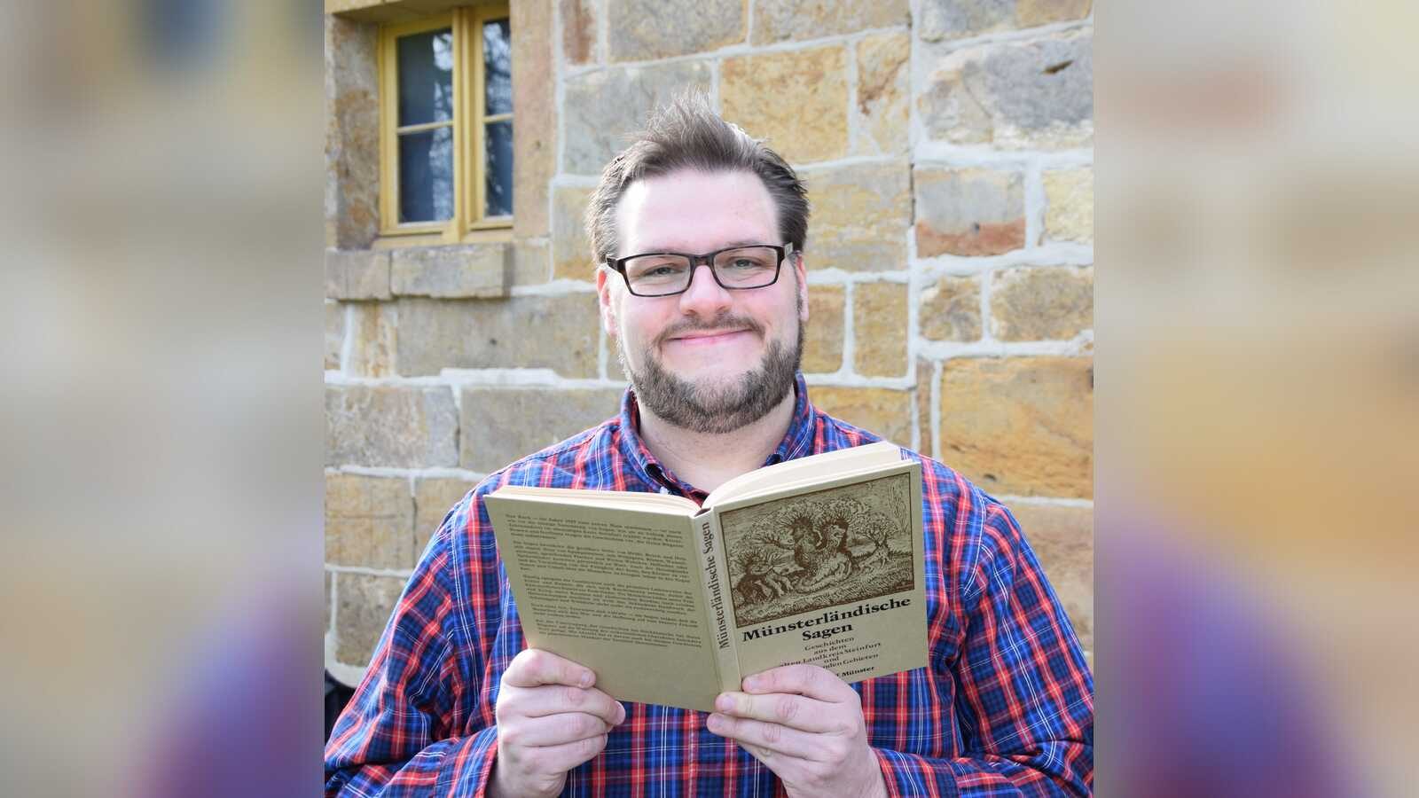 Historiker und Germanist André Schaper, der in der Stadtbibliothek Rheine über Sagen aus Rheine spricht