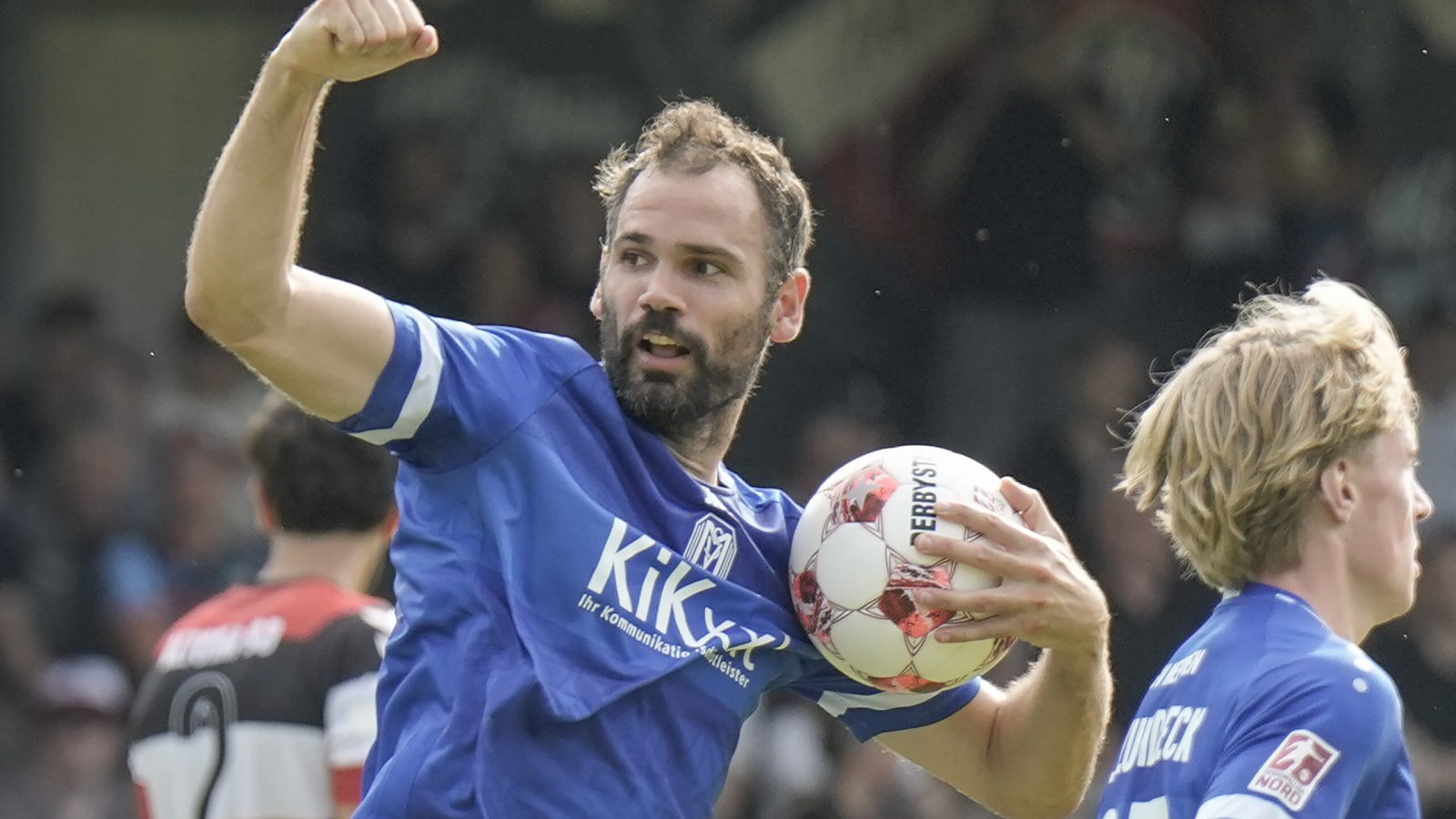 09.08.2025, Stadion, Hamburg, GER, Regionalliga-Nord, 3. Spieltag: Altona 93 vs SV Meppen, Simon Engelmann (SV Meppen #11) jubelt nach dem 4:4-Ausgleich des SVMDFL REGULATIONS PROHIBIT ANY USE OF PHOTOGRAPHS AS IMAGE SEQUENCES AND/OR QUASI-VIDEO.Foto © Picturepower / Scholz