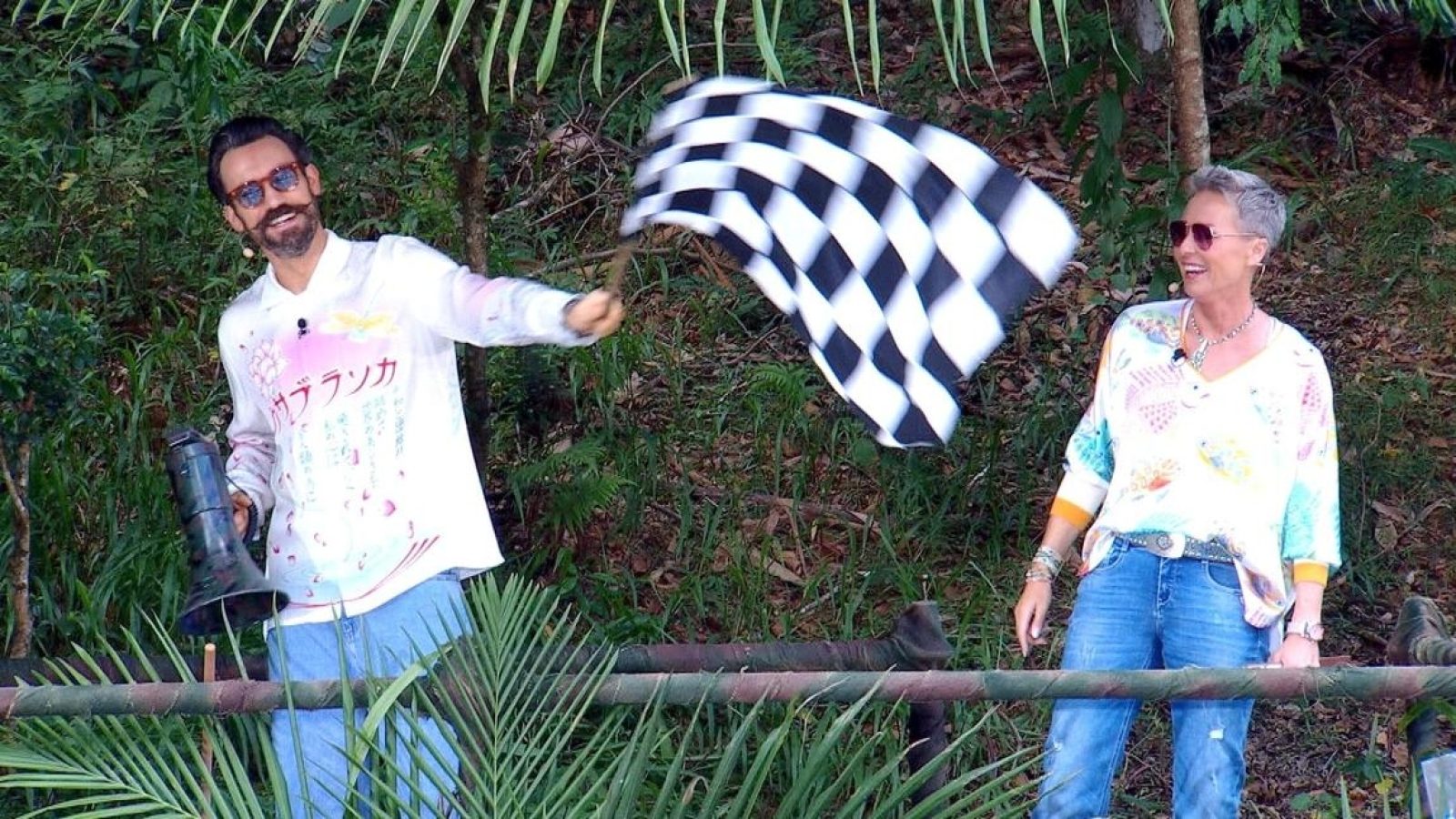 Sonja Zietlow und Jan Köppen winken die Dschungelprüfung Creek der Sterne ab.

+++ Die Verwendung des sendungsbezogenen Materials ist nur mit dem Hinweis und Verlinkung auf RTL+ gestattet. +++