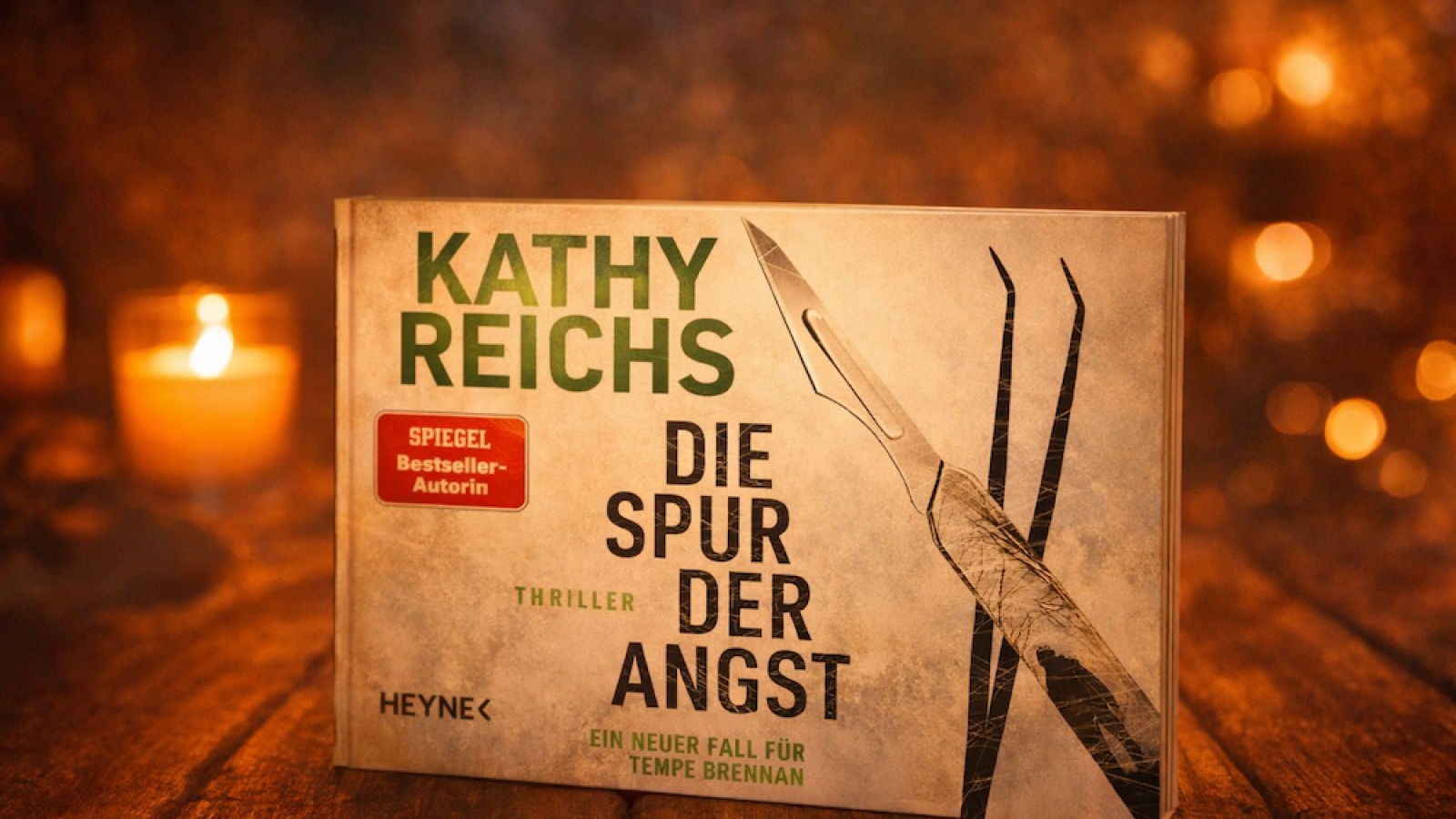 Spannender Thriller auf Holzoberfläche