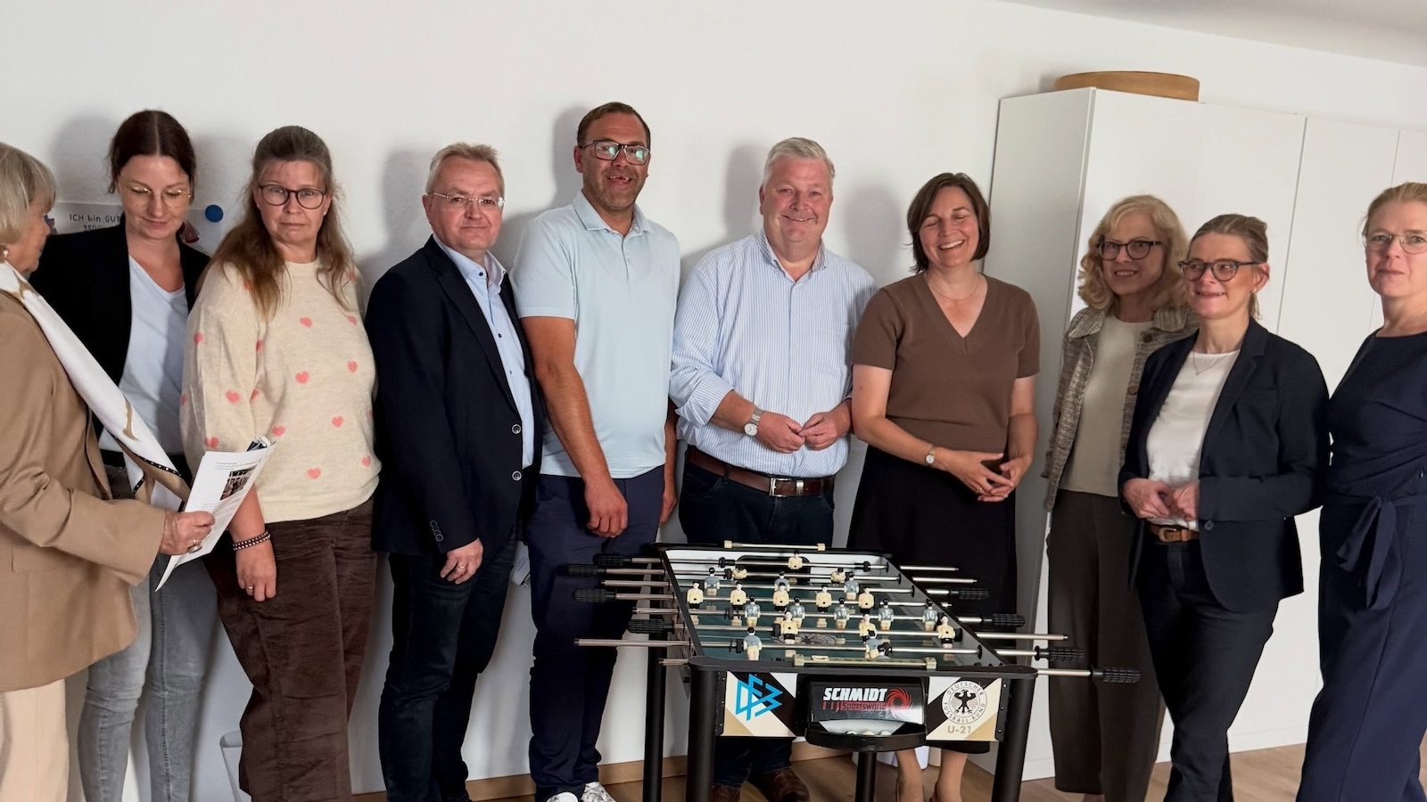 Gruppenfoto beim Besuch von Staatssekretärin Mareike Wulf in der Beratungsstelle des Kinderschutzbund Emsland-Mitte in Meppen
