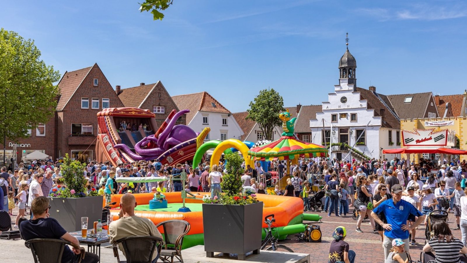 Stadt in Kinderhand_KHB220515308