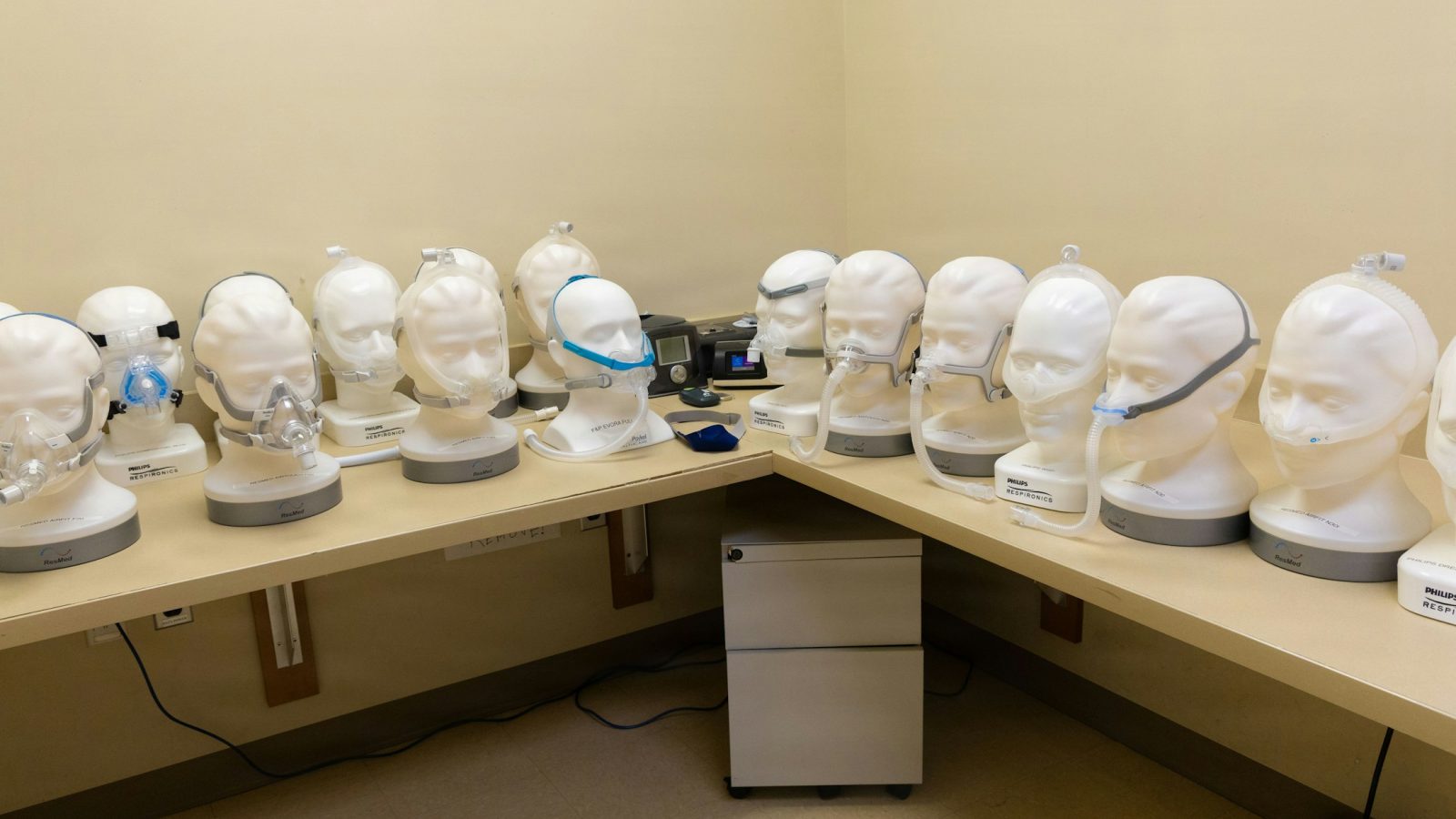 Verschiedene CPAP-Atemmasken zur Behandlung von Schlafapnoe