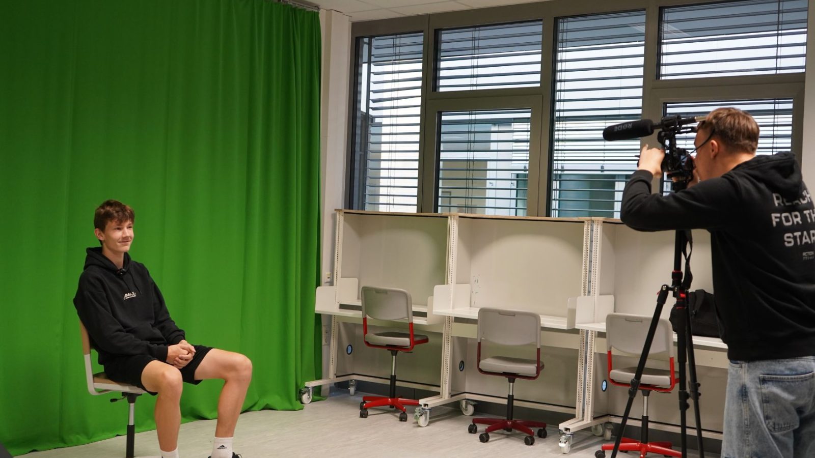 Teilnehmer des Projektes beim Produzieren Ihres Video-Vortrags