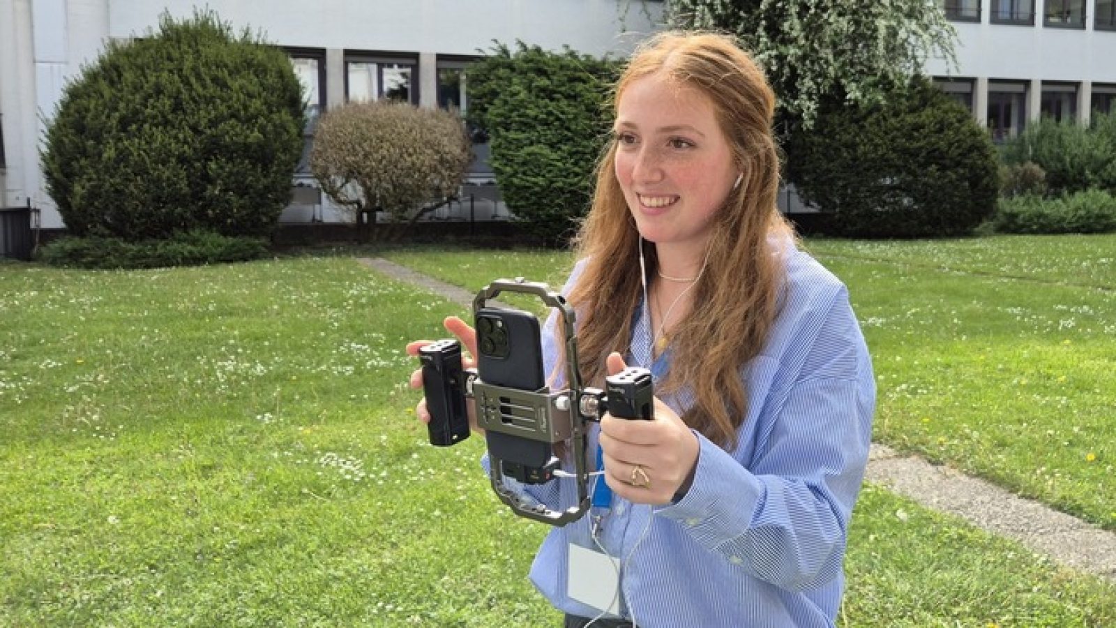 Teilnehmerin bei den Schülermedientagen (c) BR / Judith Schönicke. Frei zur Verwendung gemäß AGB im engen inhaltlichen, redaktionellen Zusammenhang mit den ARD Aktionstagen zur Pressefreiheit und bei Nennung der Bildrechte: BR / Judith Schönicke. Weiterer Text über ots und https://www.presseportal.de/nr/7560. Weitere Bilder auf www.br-foto.de sowie per Mail an bildmanagement@br.de. / Weiterer Text über ots und www.presseportal.de/nr/7560 / Die Verwendung dieses Bildes für redaktionelle Zwecke ist unter Beachtung aller mitgeteilten Nutzungsbedingungen zulässig und dann auch honorarfrei. Veröffentlichung ausschließlich mit Bildrechte-Hinweis.