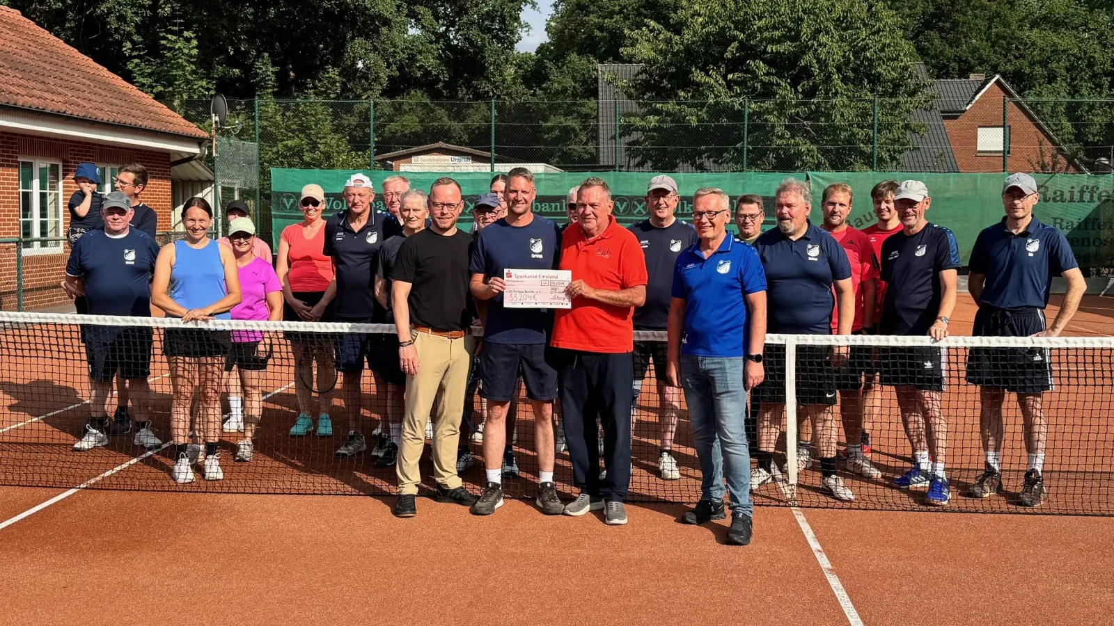 Tennisplätze mit Flutlicht in Beesten eröffnet