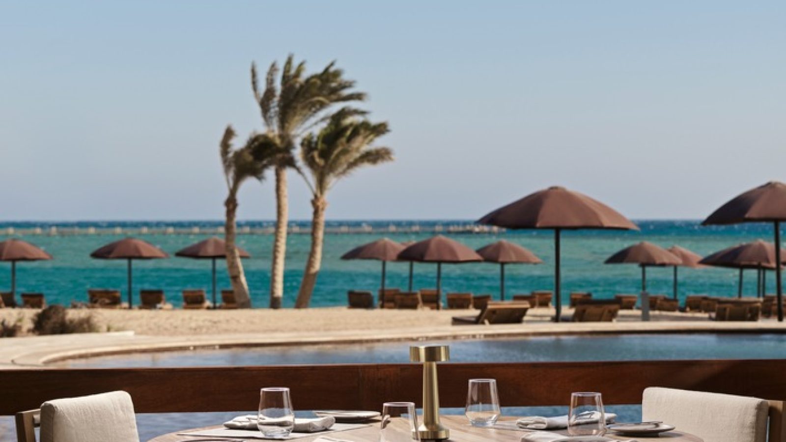 Im The Restaurant im The Chedi isst man mit Blick auf das Rote Meer. / Weiterer Text über ots und www.presseportal.de/nr/175222 / Die Verwendung dieses Bildes für redaktionelle Zwecke ist unter Beachtung aller mitgeteilten Nutzungsbedingungen zulässig und dann auch honorarfrei. Veröffentlichung ausschließlich mit Bildrechte-Hinweis.