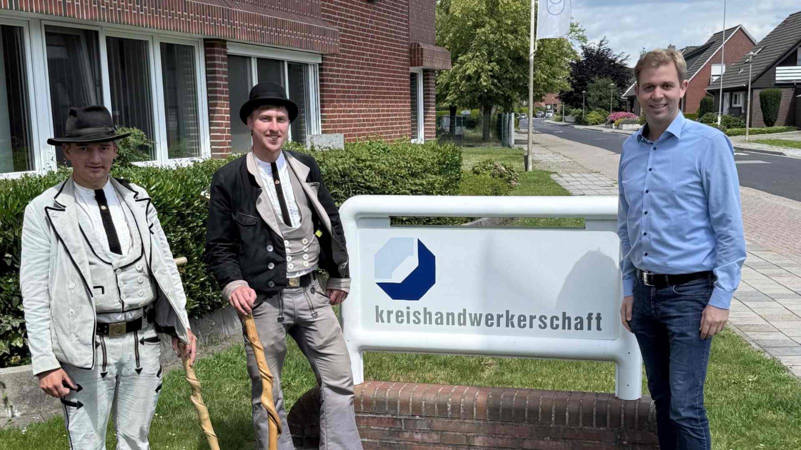 Wandergesellen zu Besuch im Haus des Handwerks