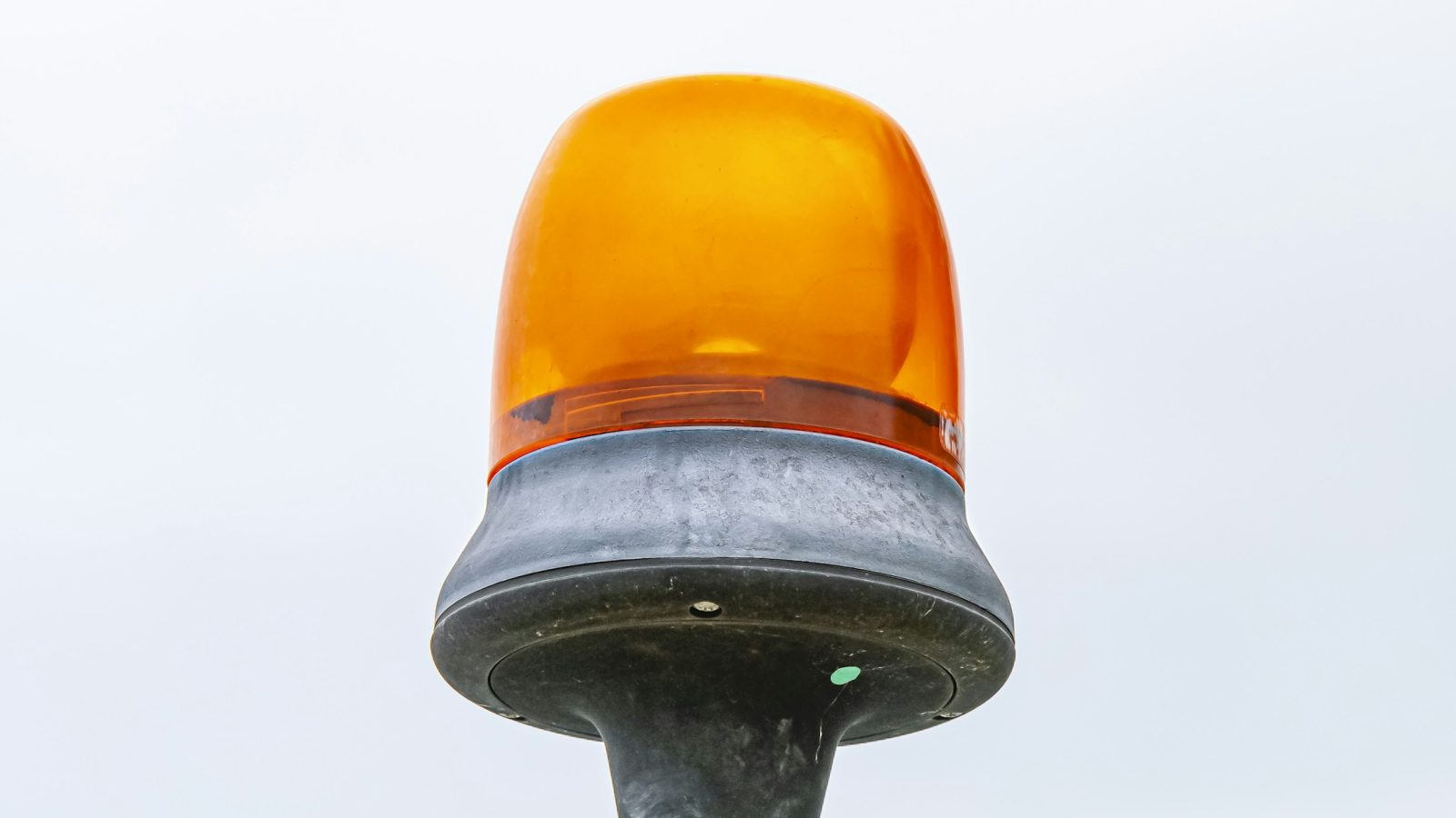 Orangefarbenes Warnlicht als Symbolbild für den bundesweiten Warntag