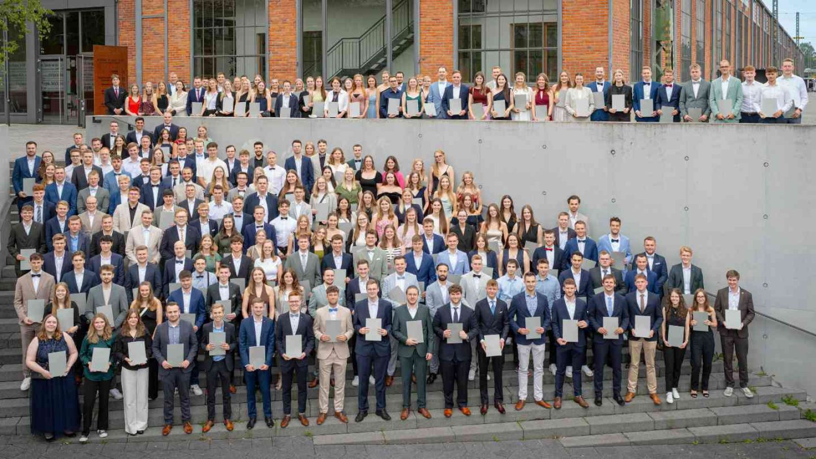 Zeugnisvergabe am Campus Lingen