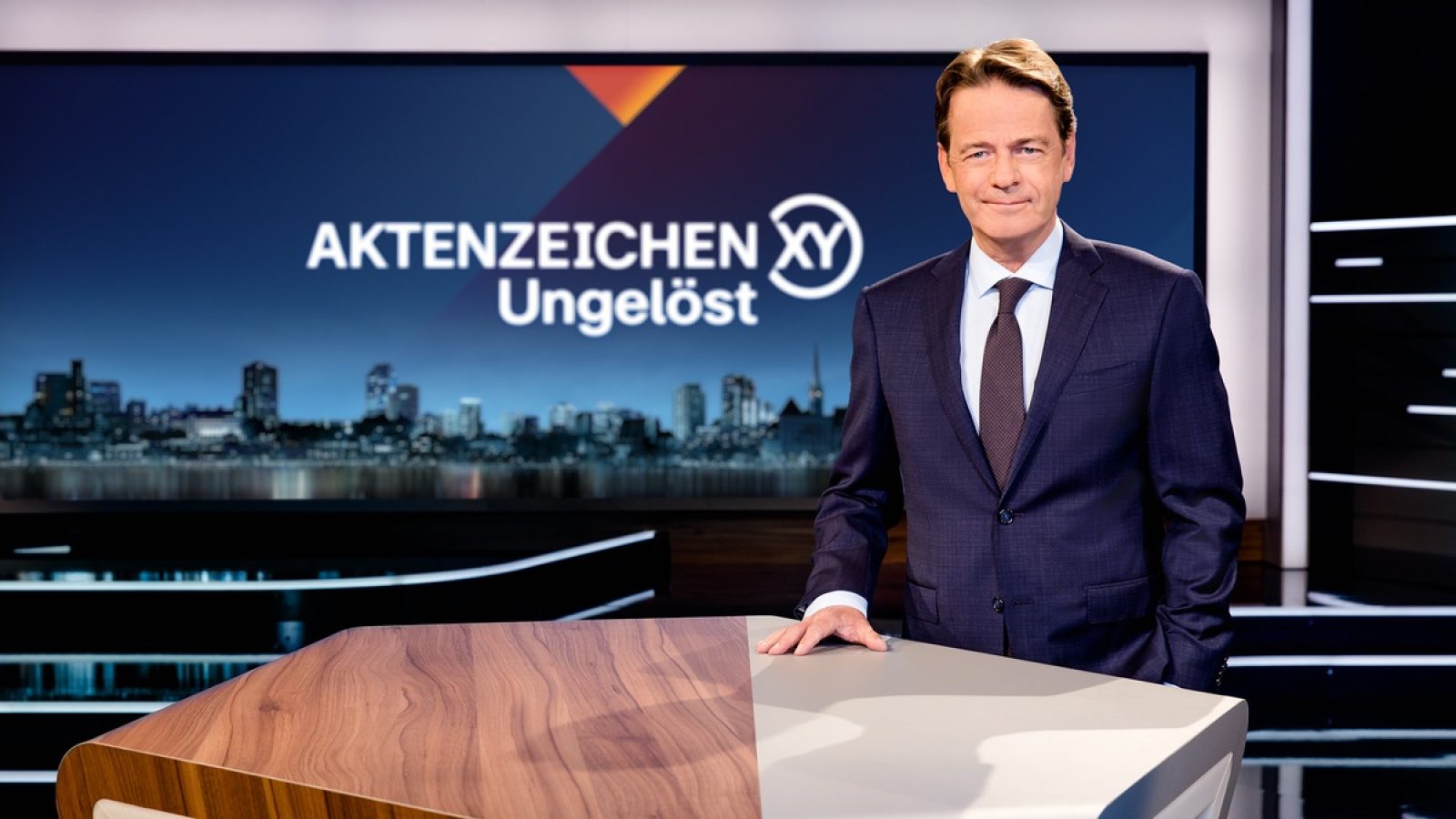 Auftakt für zwölf neue Folgen "Aktenzeichen XY... Ungelöst" mit Moderator Rudi Cerne / Nutzung des Bildes in Zusammenhang mit der Sendung inkl. Social Media. / Weiterer Text über ots und www.presseportal.de/nr/7840 / Die Verwendung dieses Bildes für redaktionelle Zwecke ist unter Beachtung aller mitgeteilten Nutzungsbedingungen zulässig und dann auch honorarfrei. Veröffentlichung ausschließlich mit Bildrechte-Hinweis.
