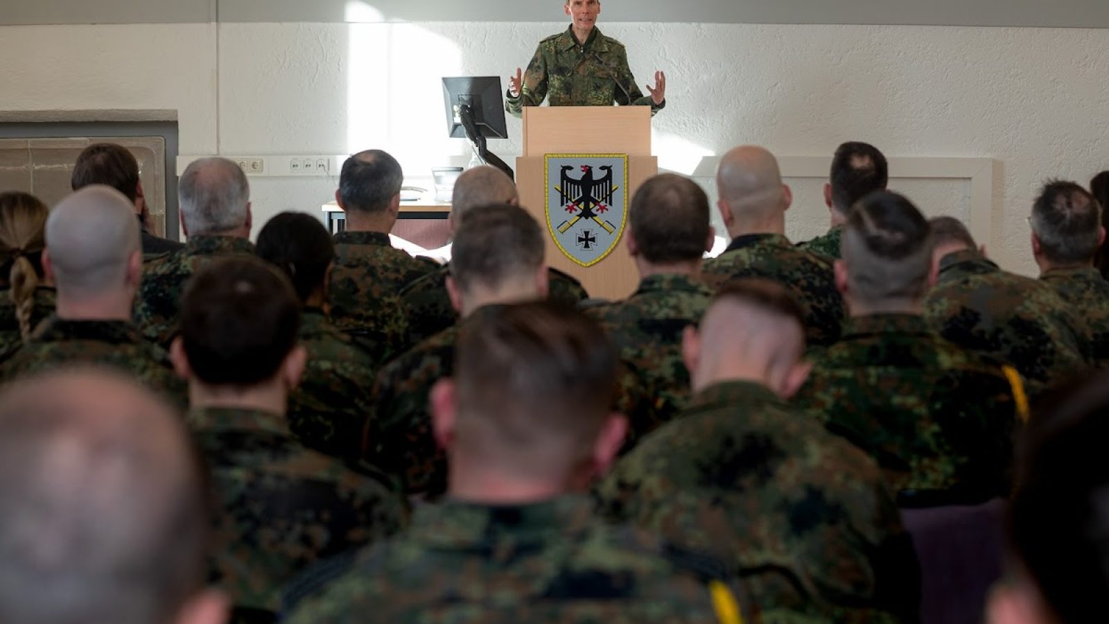 Inspekteur des Heeres veröffentlicht Aktionsplan Luftlandetruppe / Weiterer Text über ots und www.presseportal.de/nr/127975 / Die Verwendung dieses Bildes für redaktionelle Zwecke ist unter Beachtung aller mitgeteilten Nutzungsbedingungen zulässig und dann auch honorarfrei. Veröffentlichung ausschließlich mit Bildrechte-Hinweis.