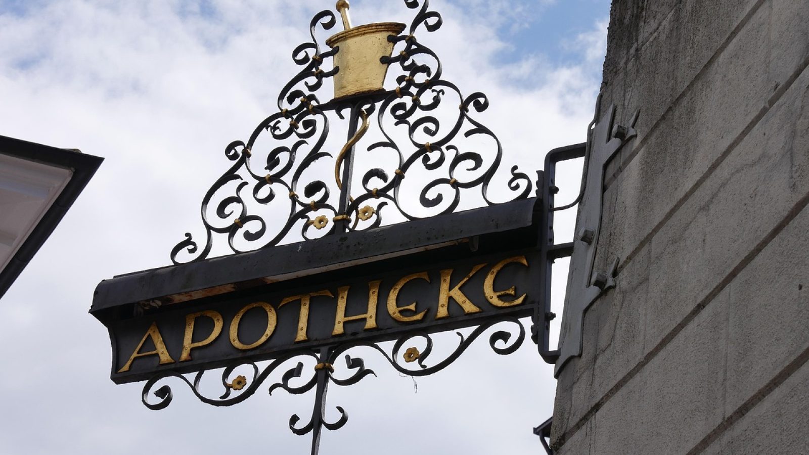 apotheke-2692161_1280