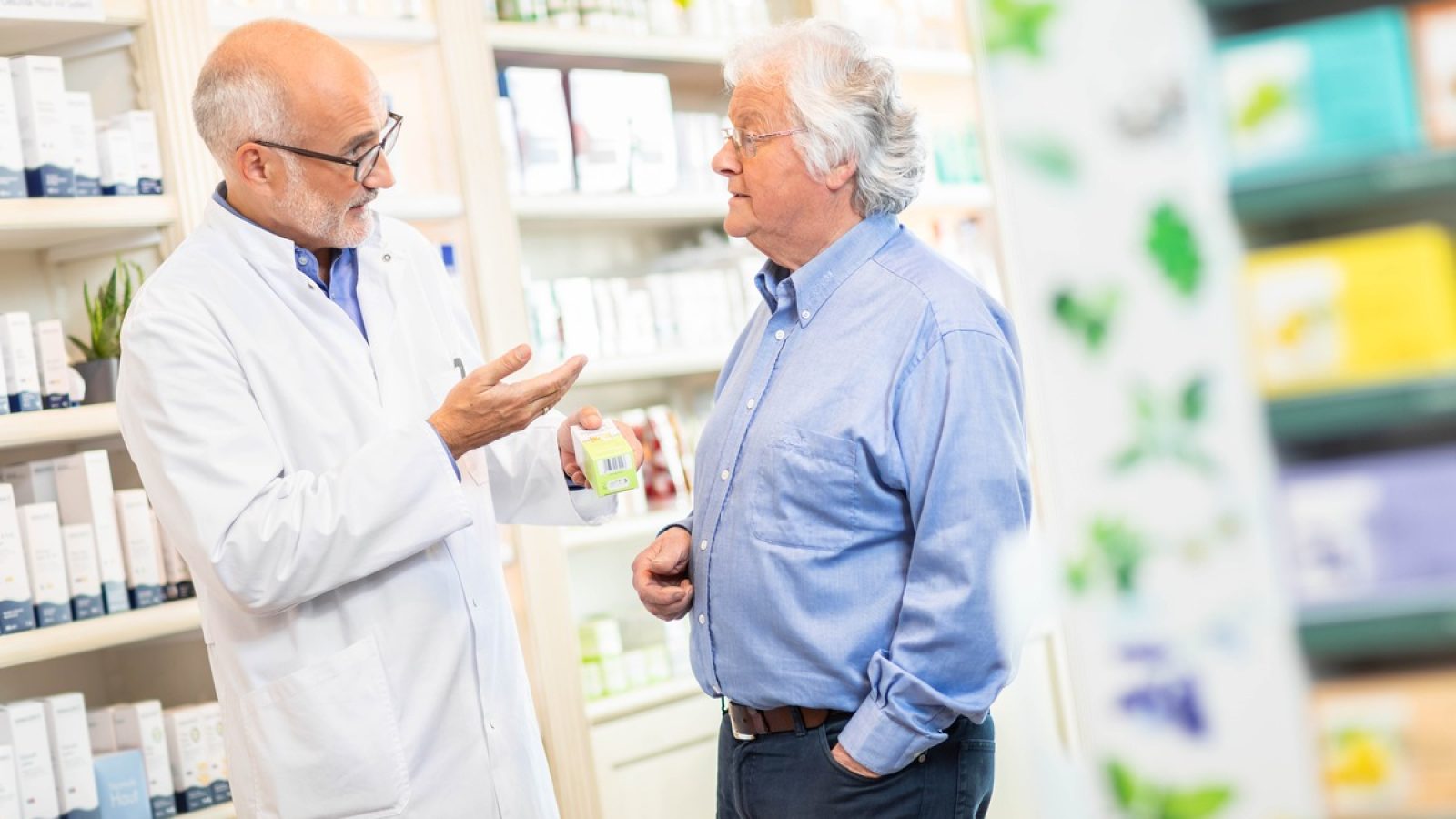 In Apotheken werden Patienten individuell beraten. / Weiterer Text über ots und www.presseportal.de/nr/7002 / Die Verwendung dieses Bildes für redaktionelle Zwecke ist unter Beachtung aller mitgeteilten Nutzungsbedingungen zulässig und dann auch honorarfrei. Veröffentlichung ausschließlich mit Bildrechte-Hinweis.