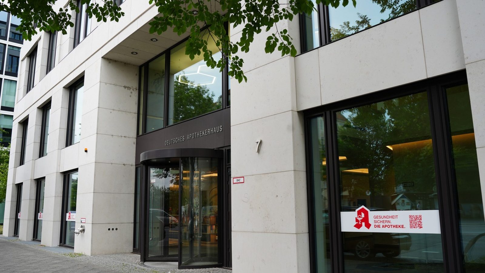 Deutsches Apothekerhaus in Berlin / Weiterer Text über ots und www.presseportal.de/nr/7002 / Die Verwendung dieses Bildes für redaktionelle Zwecke ist unter Beachtung aller mitgeteilten Nutzungsbedingungen zulässig und dann auch honorarfrei. Veröffentlichung ausschließlich mit Bildrechte-Hinweis.