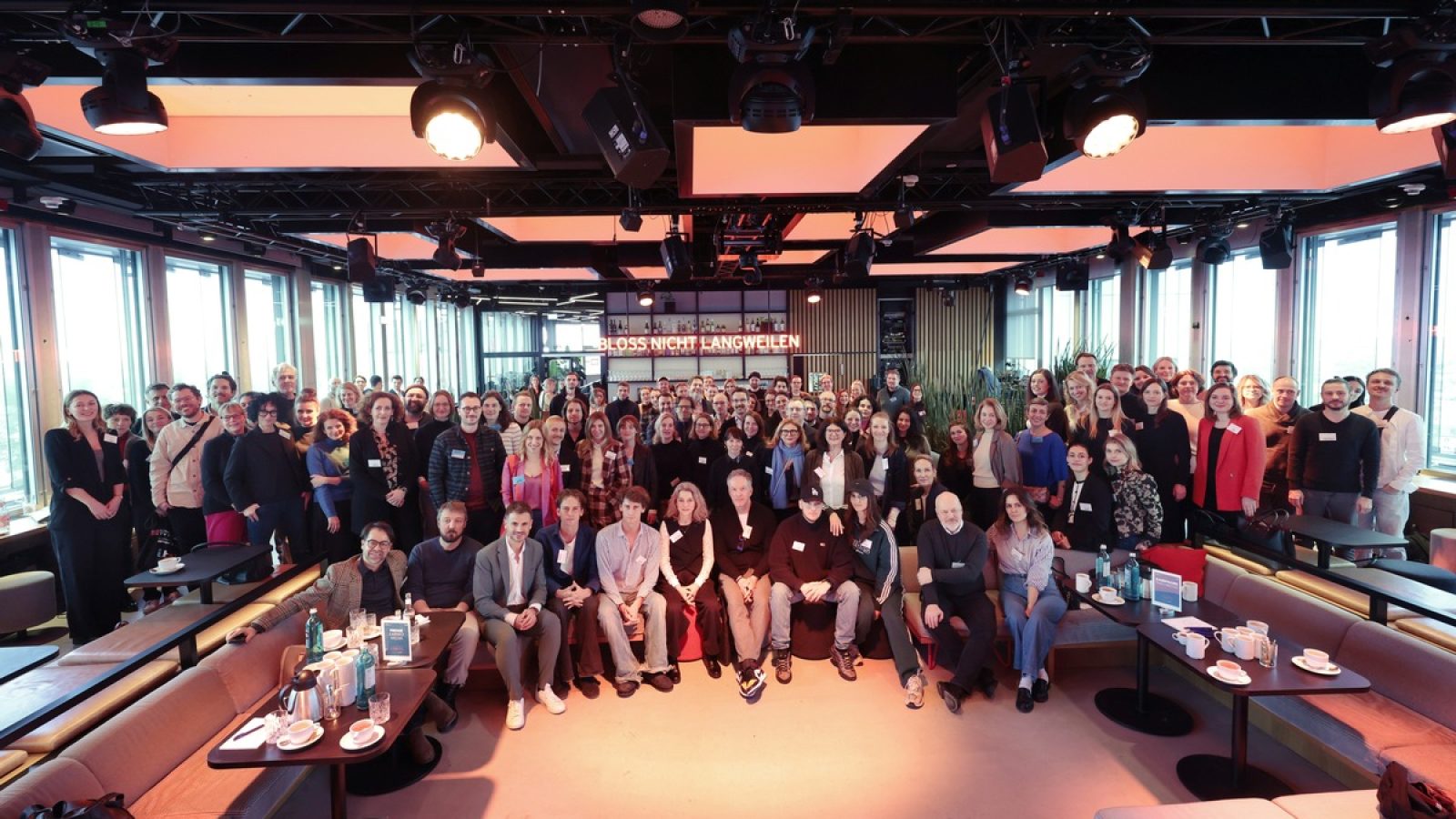 ARD | Degeto Campus um Studio14 / Weiterer Text über ots und www.presseportal.de/nr/43013 / Die Verwendung dieses Bildes für redaktionelle Zwecke ist unter Beachtung aller mitgeteilten Nutzungsbedingungen zulässig und dann auch honorarfrei. Veröffentlichung ausschließlich mit Bildrechte-Hinweis.