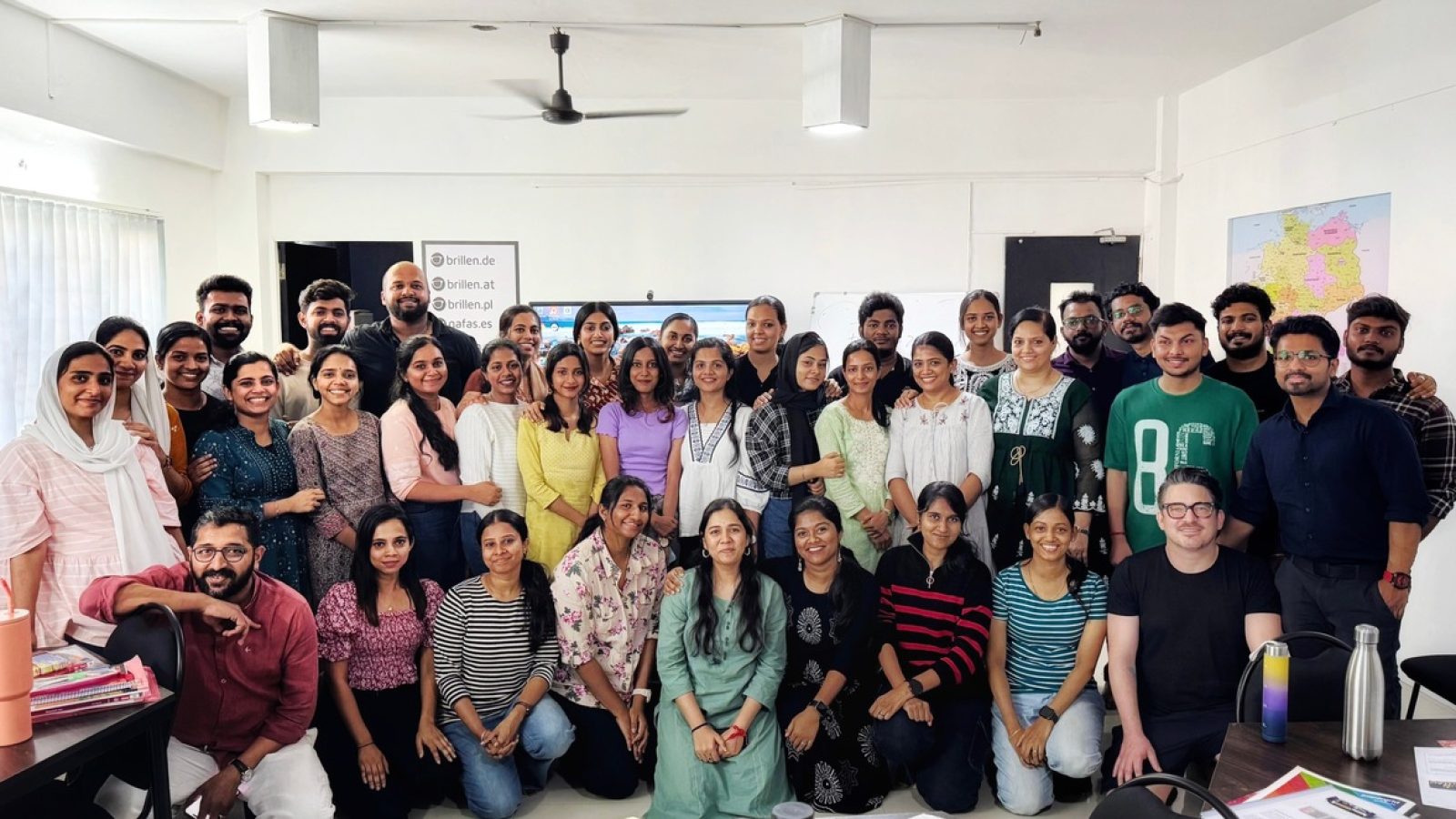 Teilnehmer der SuperVista Akademie in Indien / Weiterer Text über ots und www.presseportal.de/nr/121149 / Die Verwendung dieses Bildes für redaktionelle Zwecke ist unter Beachtung aller mitgeteilten Nutzungsbedingungen zulässig und dann auch honorarfrei. Veröffentlichung ausschließlich mit Bildrechte-Hinweis.