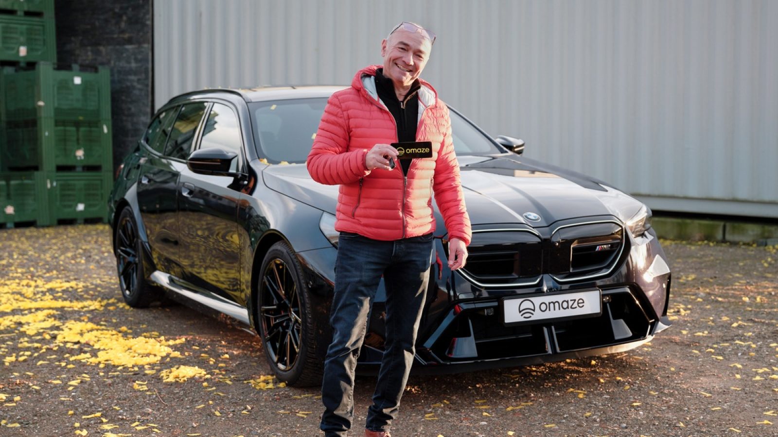 Manfred (59) freut sich über seinen neuen BMW M5 Touring und 50.000 Euro in Bar. / Weiterer Text über ots und www.presseportal.de/nr/179986 / Die Verwendung dieses Bildes für redaktionelle Zwecke ist unter Beachtung aller mitgeteilten Nutzungsbedingungen zulässig und dann auch honorarfrei. Veröffentlichung ausschließlich mit Bildrechte-Hinweis.