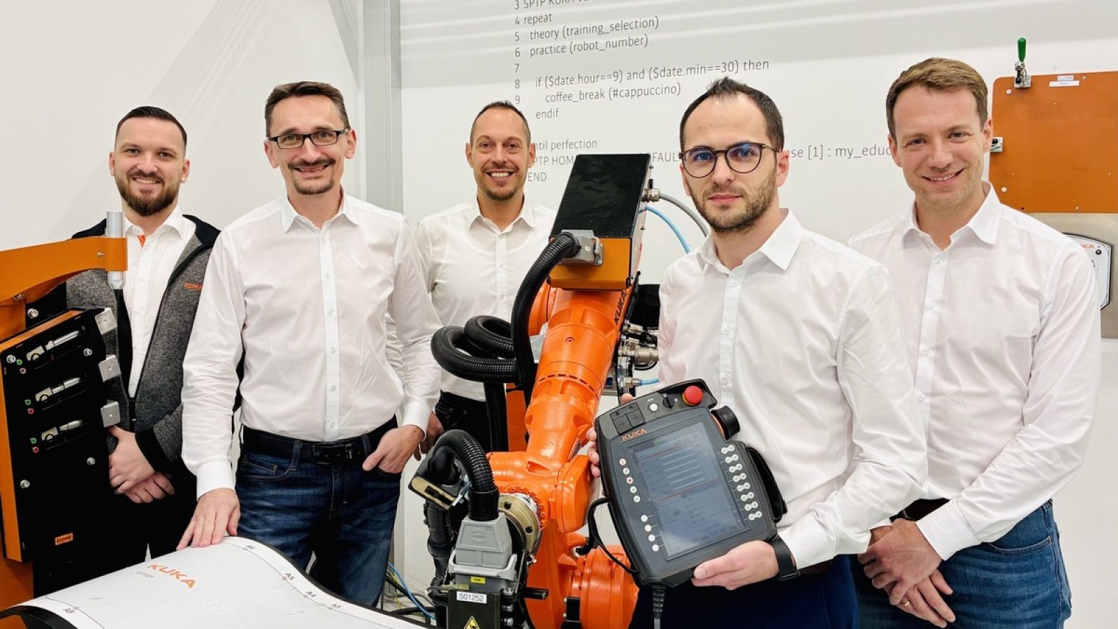 Mit der Unterzeichnung des Letter of Intent bekräftigen MAPLAN und KUKA ihre strategische Partnerschaft und setzen ein starkes Signal für integrierte Automatisierungslösungen in der Elastomerverarbeitung.