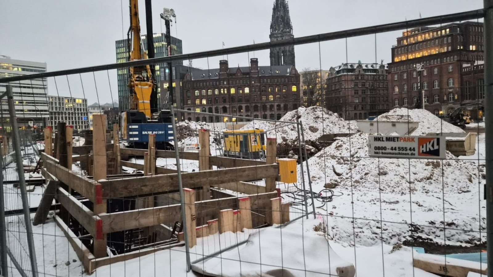 Baustelle in der Domstraße in Hamburg am 30.01.2026. / Weiterer Text über ots und www.presseportal.de/nr/181324 / Die Verwendung dieses Bildes für redaktionelle Zwecke ist unter Beachtung aller mitgeteilten Nutzungsbedingungen zulässig und dann auch honorarfrei. Veröffentlichung ausschließlich mit Bildrechte-Hinweis.