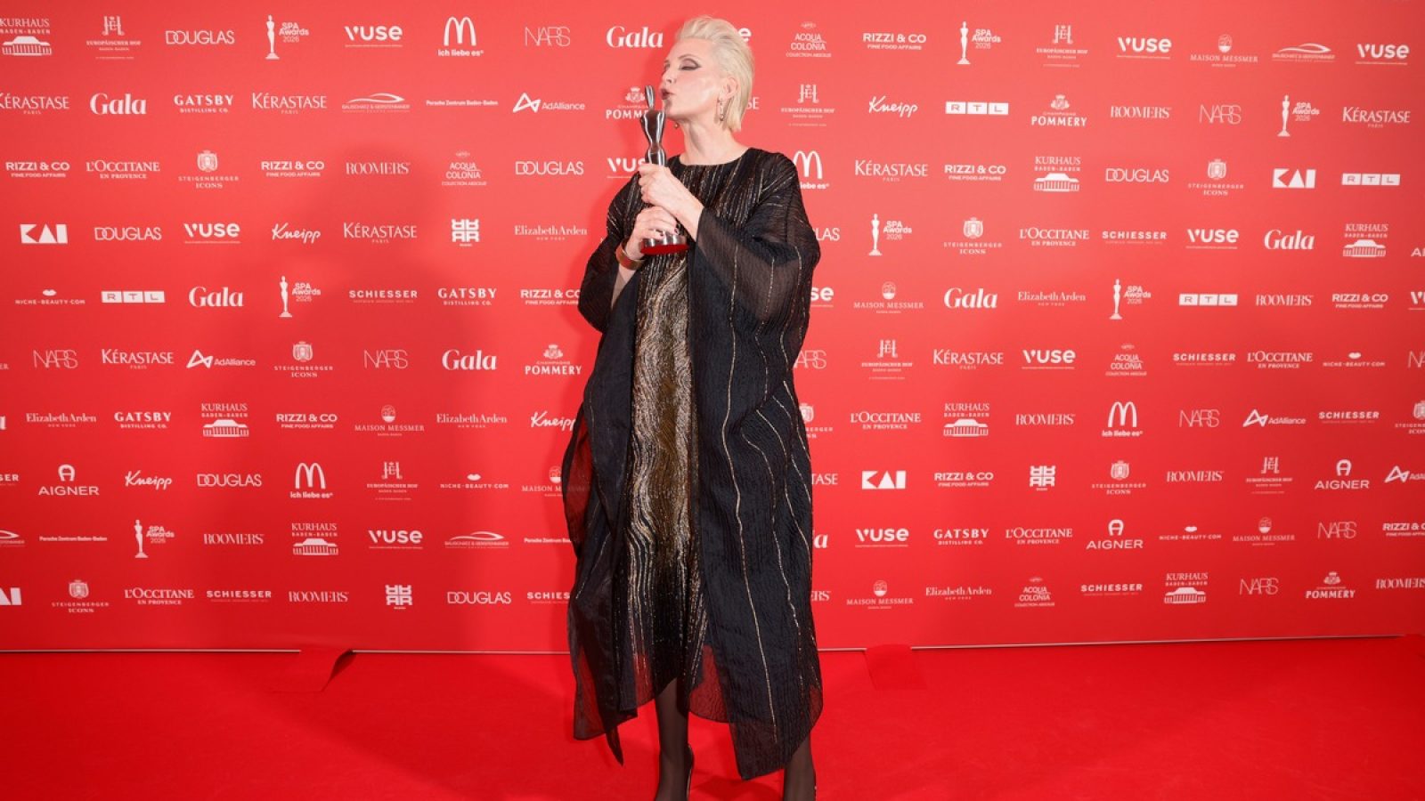 Nadja Auermann gewinnt den Preis als "Beauty Idol". / Weiterer Text über ots und www.presseportal.de/nr/129273 / Die Verwendung dieses Bildes für redaktionelle Zwecke ist unter Beachtung aller mitgeteilten Nutzungsbedingungen zulässig und dann auch honorarfrei. Veröffentlichung ausschließlich mit Bildrechte-Hinweis.