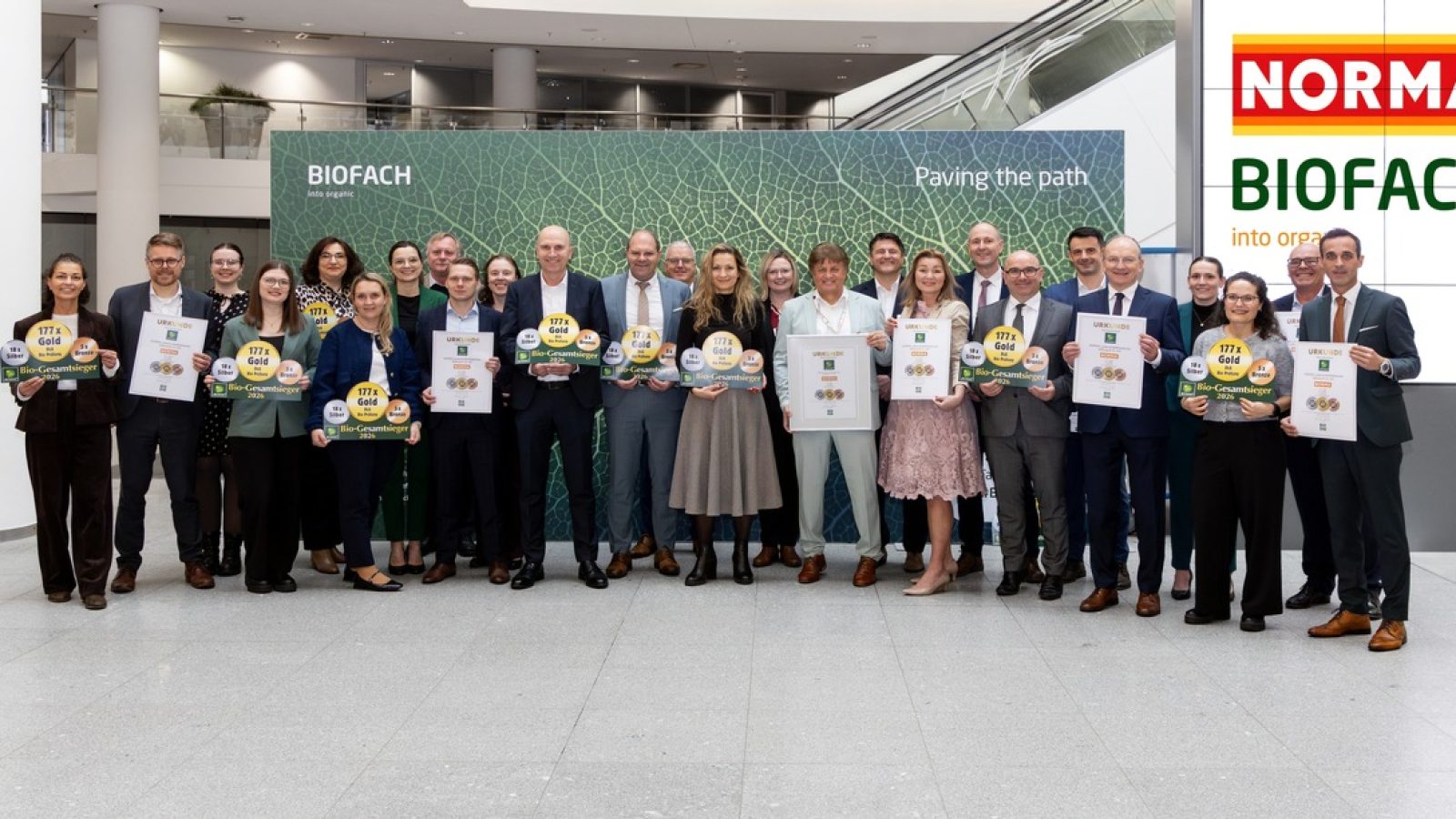 Das NORMA-Team war bei der Preisverleihung anwesend und nahm voller Stolz die 200 DLG-Auszeichnungen entgegen. / Weiterer Text über ots und www.presseportal.de/nr/62097 / Die Verwendung dieses Bildes für redaktionelle Zwecke ist unter Beachtung aller mitgeteilten Nutzungsbedingungen zulässig und dann auch honorarfrei. Veröffentlichung ausschließlich mit Bildrechte-Hinweis.