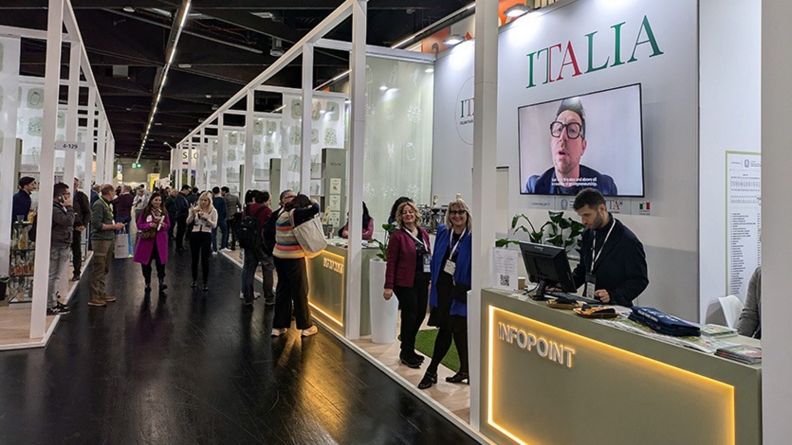 Auf 640 Quadratmetern können die Gäste der BIOFACH auf dem Gemeinschaftsstand der Italian Trade Agency (Halle 4, Stände 110 - 111 - 129) jede Menge kulinarische Köstlichkeiten "made in Italy" entdecken. / Weiterer Text über ots und www.presseportal.de/nr/119405 / Die Verwendung dieses Bildes für redaktionelle Zwecke ist unter Beachtung aller mitgeteilten Nutzungsbedingungen zulässig und dann auch honorarfrei. Veröffentlichung ausschließlich mit Bildrechte-Hinweis.