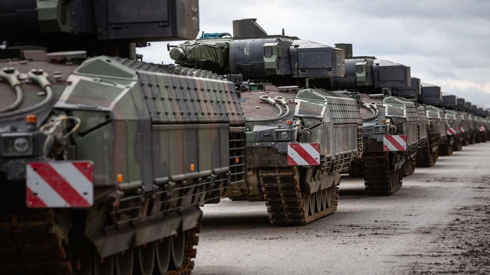 Schützenpanzer Puma bei Verladung / Weiterer Text über ots und www.presseportal.de/nr/179237 / Die Verwendung dieses Bildes für redaktionelle Zwecke ist unter Beachtung aller mitgeteilten Nutzungsbedingungen zulässig und dann auch honorarfrei. Veröffentlichung ausschließlich mit Bildrechte-Hinweis.