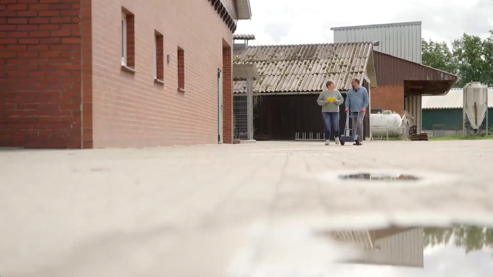 Titel: RONZHEIMER - Wie geht's, Deutschland?;
Staffel: 2;
Person: Paul Ronzheimer;
Fotograf:   Joyn;
Bildredakteur: Clarissa Schreiner;
Dateiname: 3358847.jpg;
Rechtehinweis: Dieses Bild darf honorarfrei für redaktionelle Zwecke und nur im Rahmen der Programmankündigung verwendet werden. Andere Veröffentlichungen sind nur nach Rücksprache und ausdrücklicher Genehmigung der Seven.One Entertainment Group GmbH möglich. Nicht für EPG! Verwendung nur mit vollständigem Copyrightvermerk. Das Foto darf nicht verändert, bearbeitet und nur im Ganzen verwendet werden. Es darf nicht archiviert werden. Es darf nicht an Dritte weitergeleitet werden. Aneinanderreihung/Zusammenlegung/Kopplung von Bildern zum Zweck der Erstellung von Slide-Shows o.ä. nicht gestattet; Verbindung/Einfügen/Anfügen von Werbung nicht gestattet. Das Bild kann KI generierte Elemente enthalten.
Bei Fragen: foto@seven.one
Voraussetzung für die Verwendung dieser Programmdaten ist die Zustimmung zu den Allgemeinen Geschäftsbedingungen der Presselounges der Sender der Seven.One Entertainment Group GmbH. / Weiterer Text über ots und www.presseportal.de/nr/6708 / Die Verwendung dieses Bildes für redaktionelle Zwecke ist unter Beachtung aller mitgeteilten Nutzungsbedingungen zulässig und dann auch honorarfrei. Veröffentlichung ausschließlich mit Bildrechte-Hinweis.