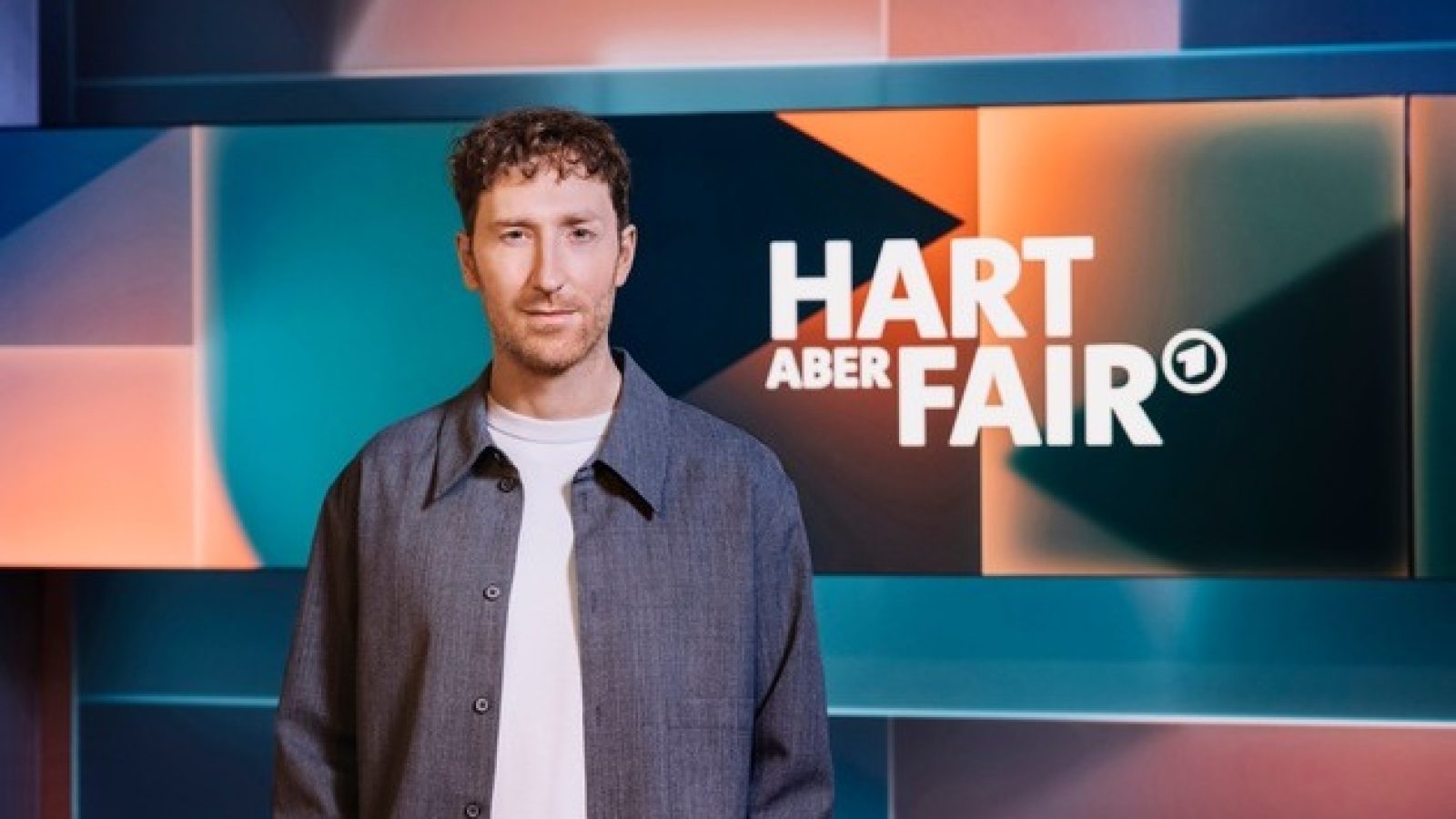 WESTDEUTSCHER RUNDFUNK KÖLN
hart aber fair - Louis Klamroth
Moderator Louis Klamroth
© WDR/Julia Sellmann, honorarfrei - Verwendung gemäß der AGB im Rahmen einer engen, unternehmensbezogenen Berichterstattung im WDR-Zusammenhang bei Nennung "Bild: WDR/Julia Sellmann" (S1+), WDR Kommunikation/Redaktion Bild, Köln, Tel: 0221/220 -7132 oder -7133, Fax: -777132, bildkommunikation@wdr.de / Weiterer Text über ots und www.presseportal.de/nr/6694 / Die Verwendung dieses Bildes für redaktionelle Zwecke ist unter Beachtung aller mitgeteilten Nutzungsbedingungen zulässig und dann auch honorarfrei. Veröffentlichung ausschließlich mit Bildrechte-Hinweis.