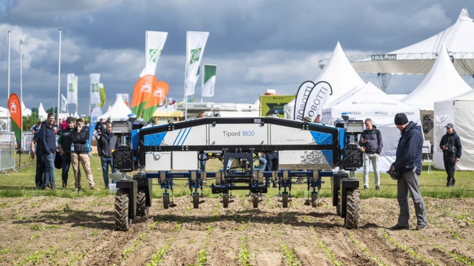 Auf den DLG-Feldtagen 2026 werden unter anderem die neusten landwirtschaftlichen Roboter präsentiert. / Weiterer Text über ots und www.presseportal.de/nr/66182 / Die Verwendung dieses Bildes für redaktionelle Zwecke ist unter Beachtung aller mitgeteilten Nutzungsbedingungen zulässig und dann auch honorarfrei. Veröffentlichung ausschließlich mit Bildrechte-Hinweis.